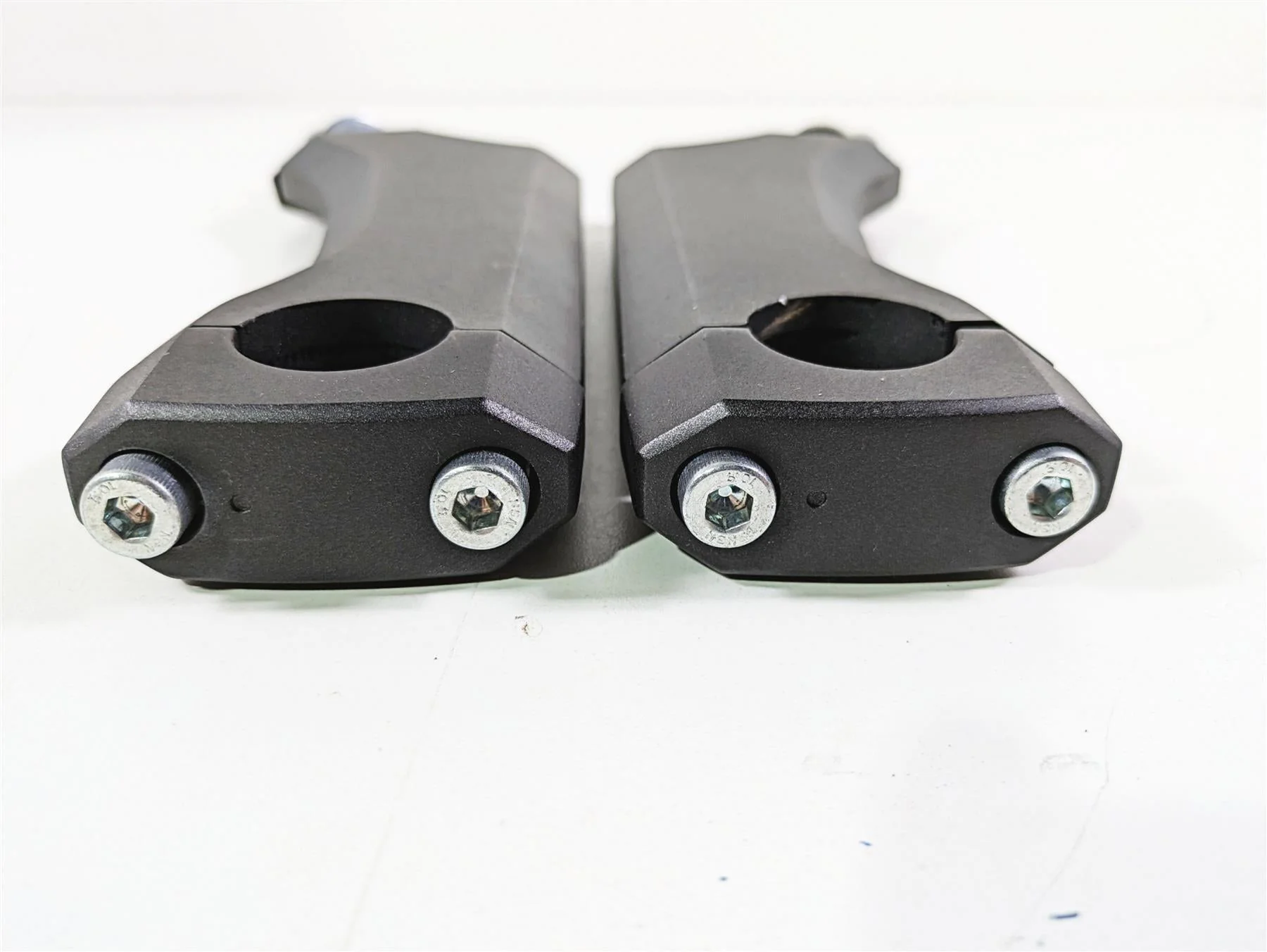 2016 Suzuki M109R VZR1800 Boulevard Handlebar Holder Riser Set 56224-48G30 - Image 12