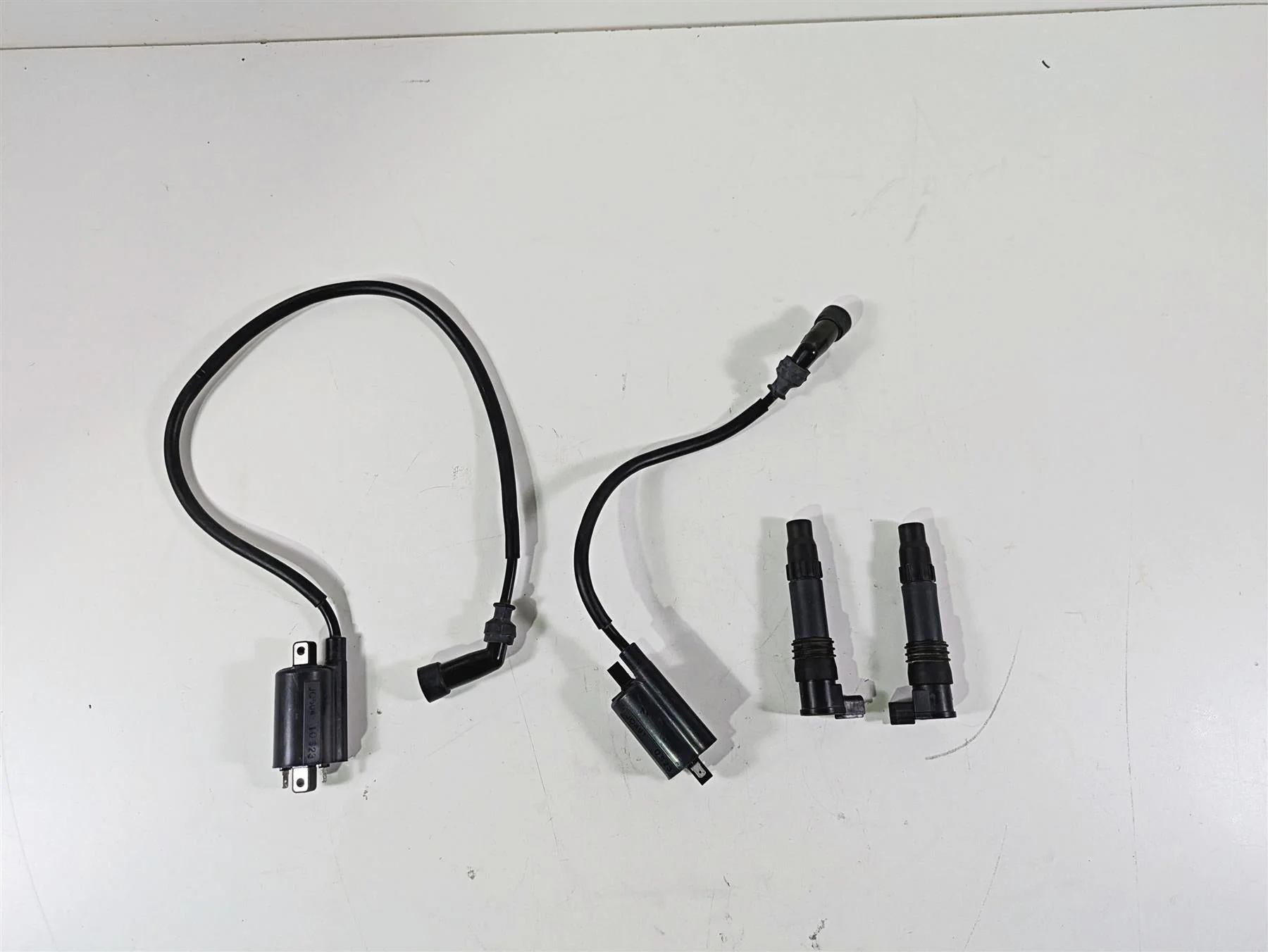 2016 Suzuki M109R VZR1800 Boulevard Ignition Coil Set 33410-35F10 33410-35F11 - Image 4