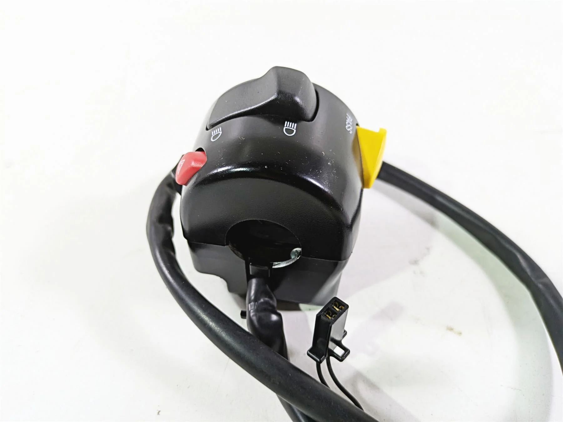 2016 Suzuki M109R VZR1800 Boulevard Left Hand Control Switch 37400-48GB0 - Image 10