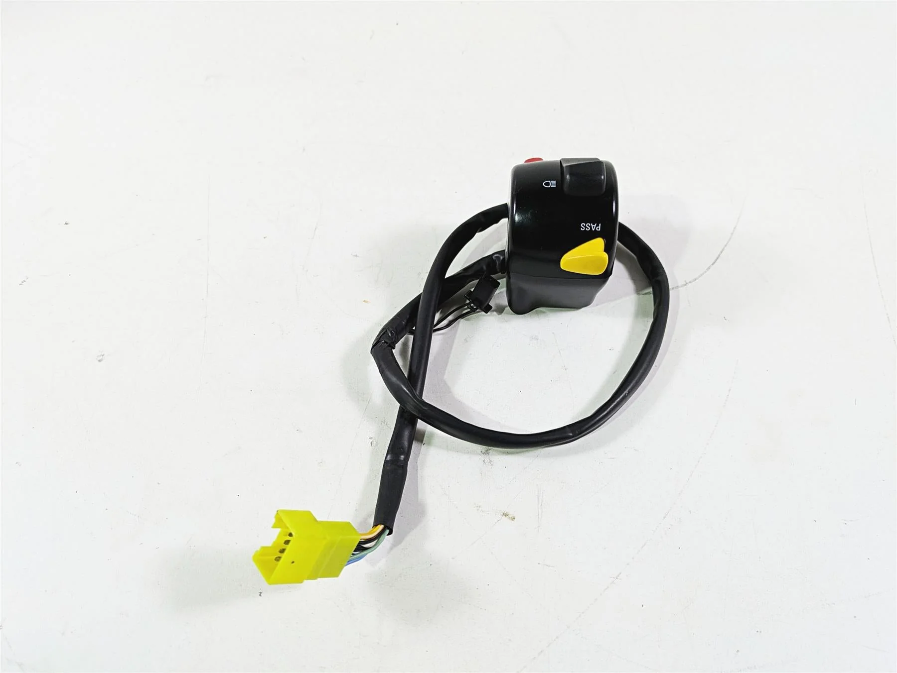 2016 Suzuki M109R VZR1800 Boulevard Left Hand Control Switch 37400-48GB0 - Image 3