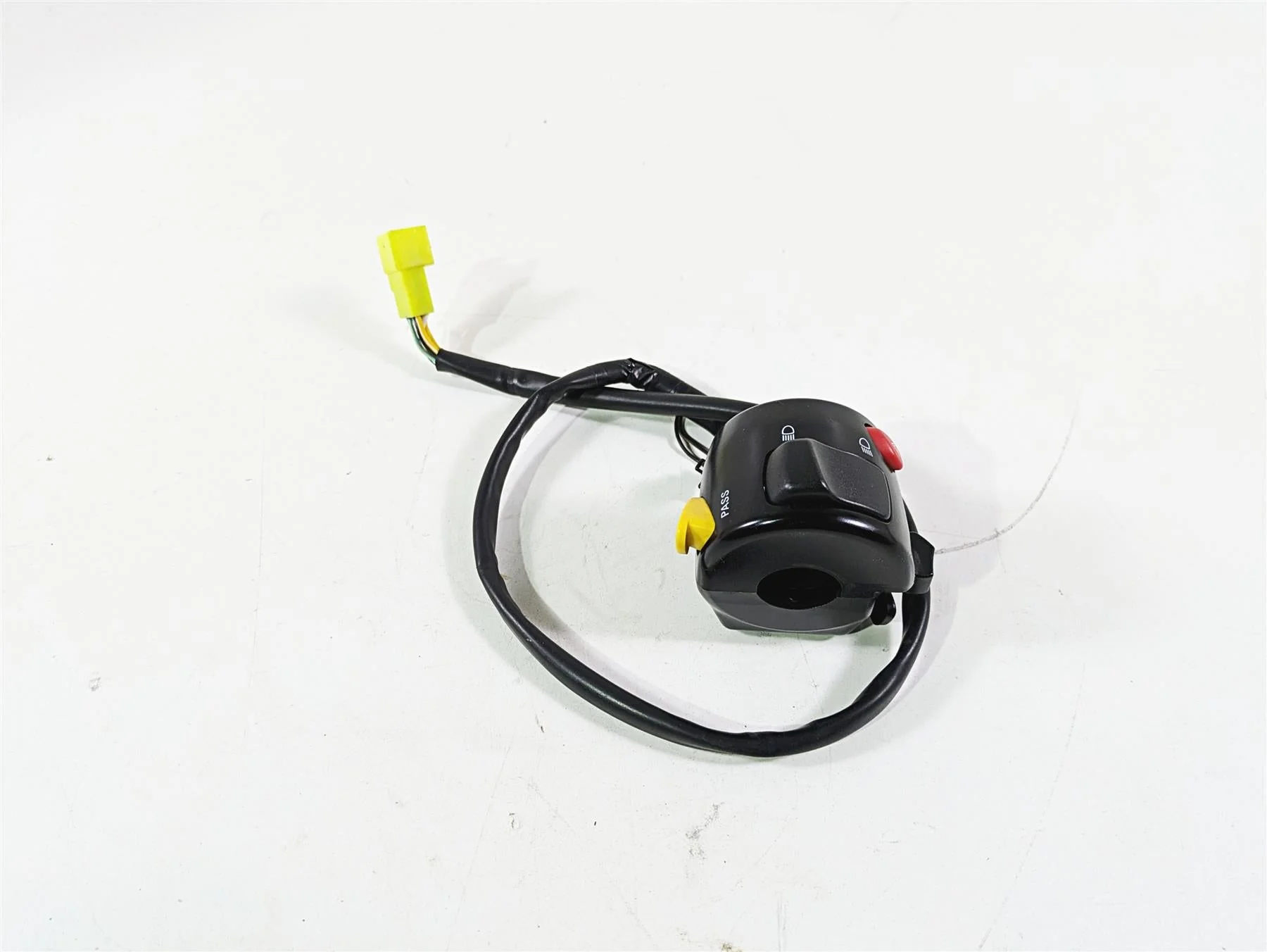 2016 Suzuki M109R VZR1800 Boulevard Left Hand Control Switch 37400-48GB0 - Image 4