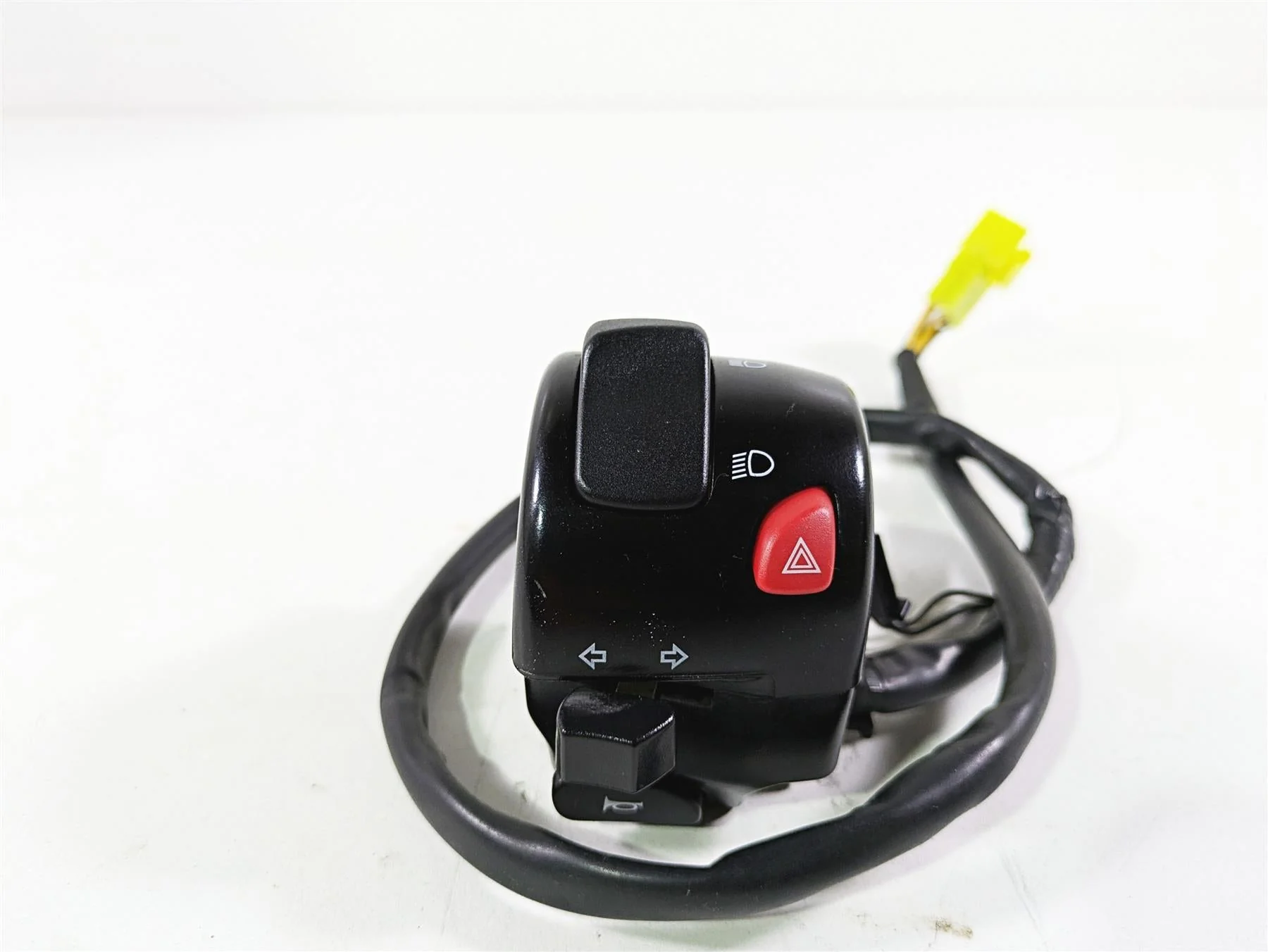 2016 Suzuki M109R VZR1800 Boulevard Left Hand Control Switch 37400-48GB0 - Image 7