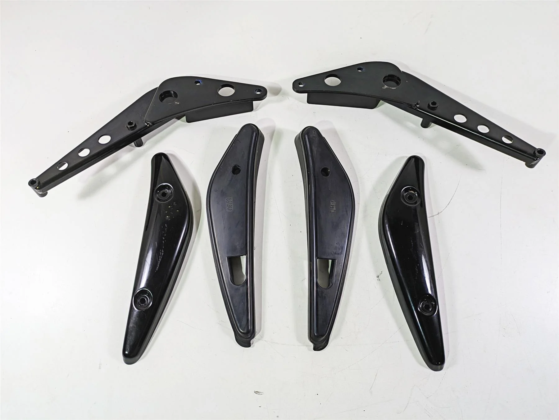 2016 Suzuki M109R VZR1800 Boulevard Rear Fender Strut Cover Set 41630-48G20 - Image 4