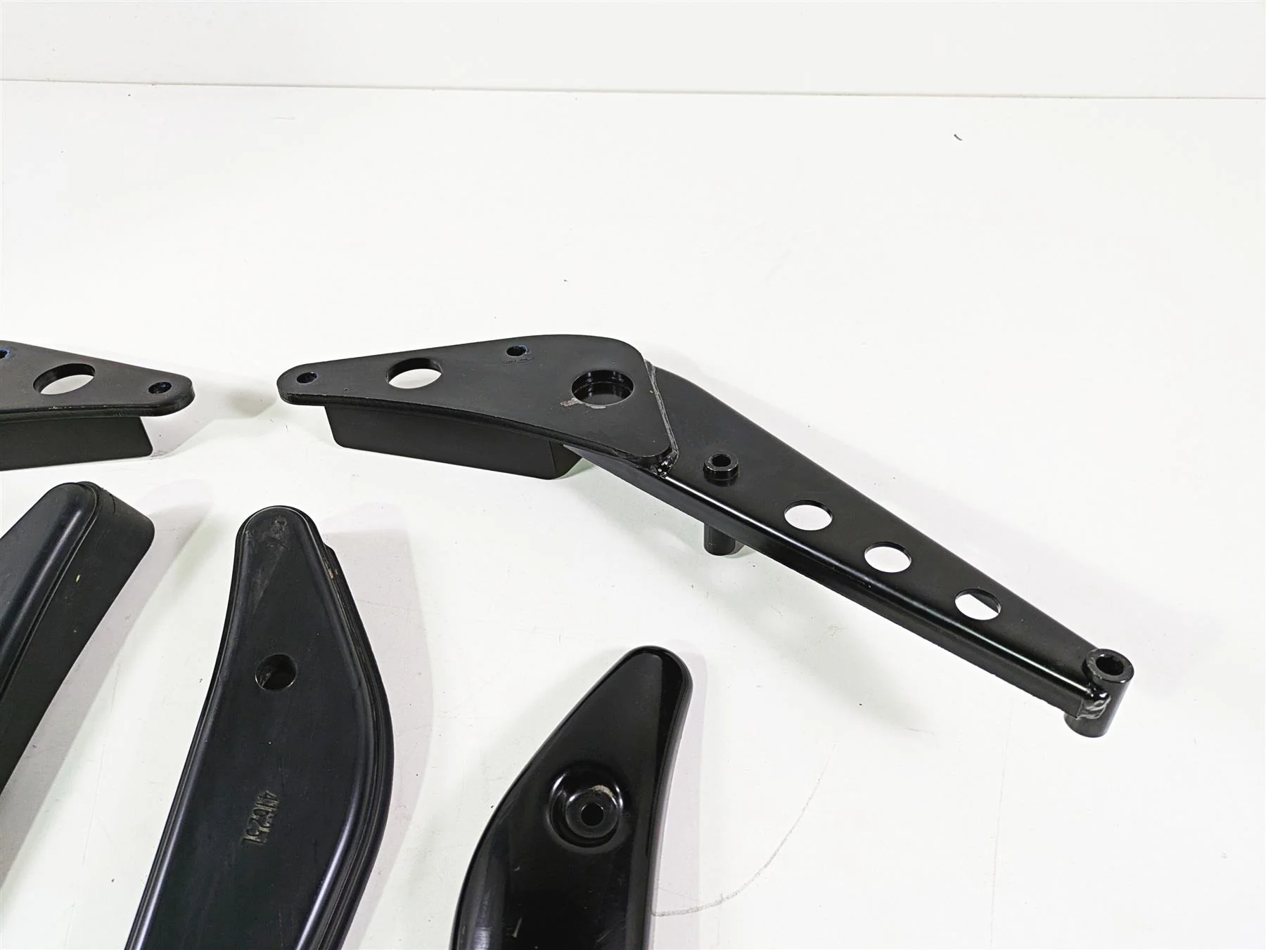 2016 Suzuki M109R VZR1800 Boulevard Rear Fender Strut Cover Set 41630-48G20 - Image 8