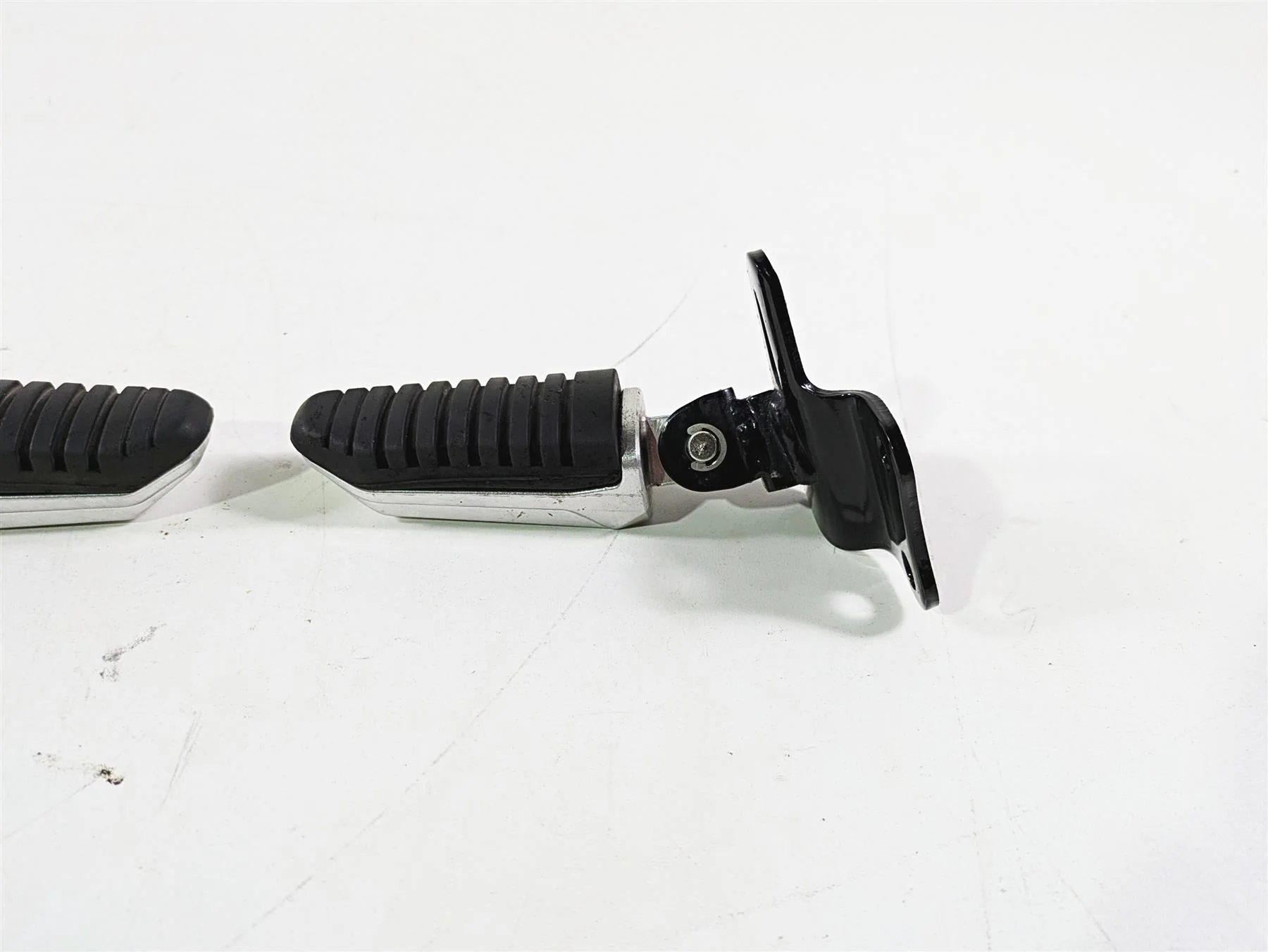 2016 Suzuki M109R VZR1800 Boulevard Rear Passenger Footpeg Set 43600-48G00 - Image 5