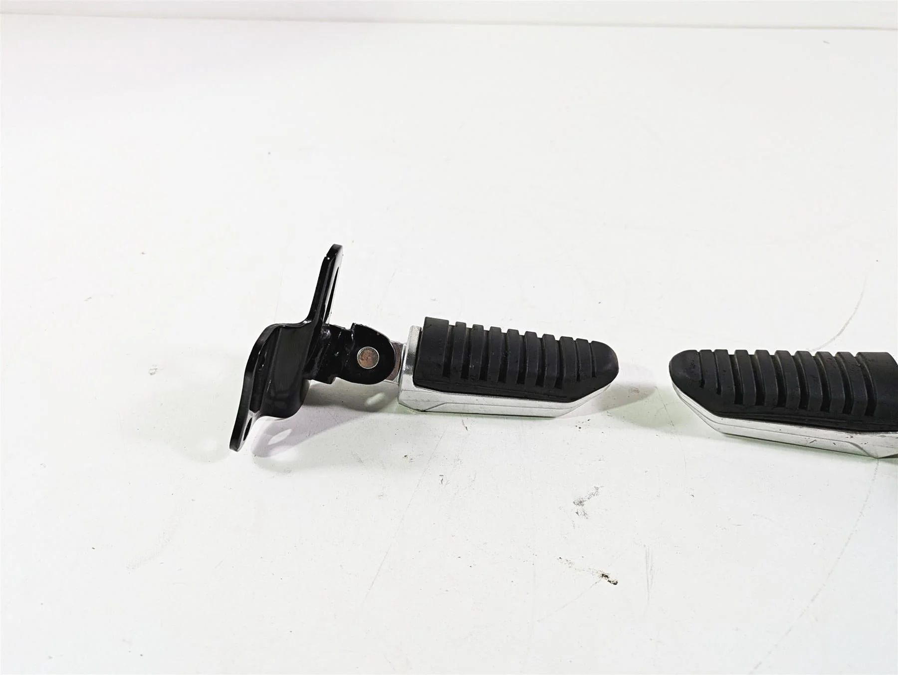2016 Suzuki M109R VZR1800 Boulevard Rear Passenger Footpeg Set 43600-48G00 - Image 6