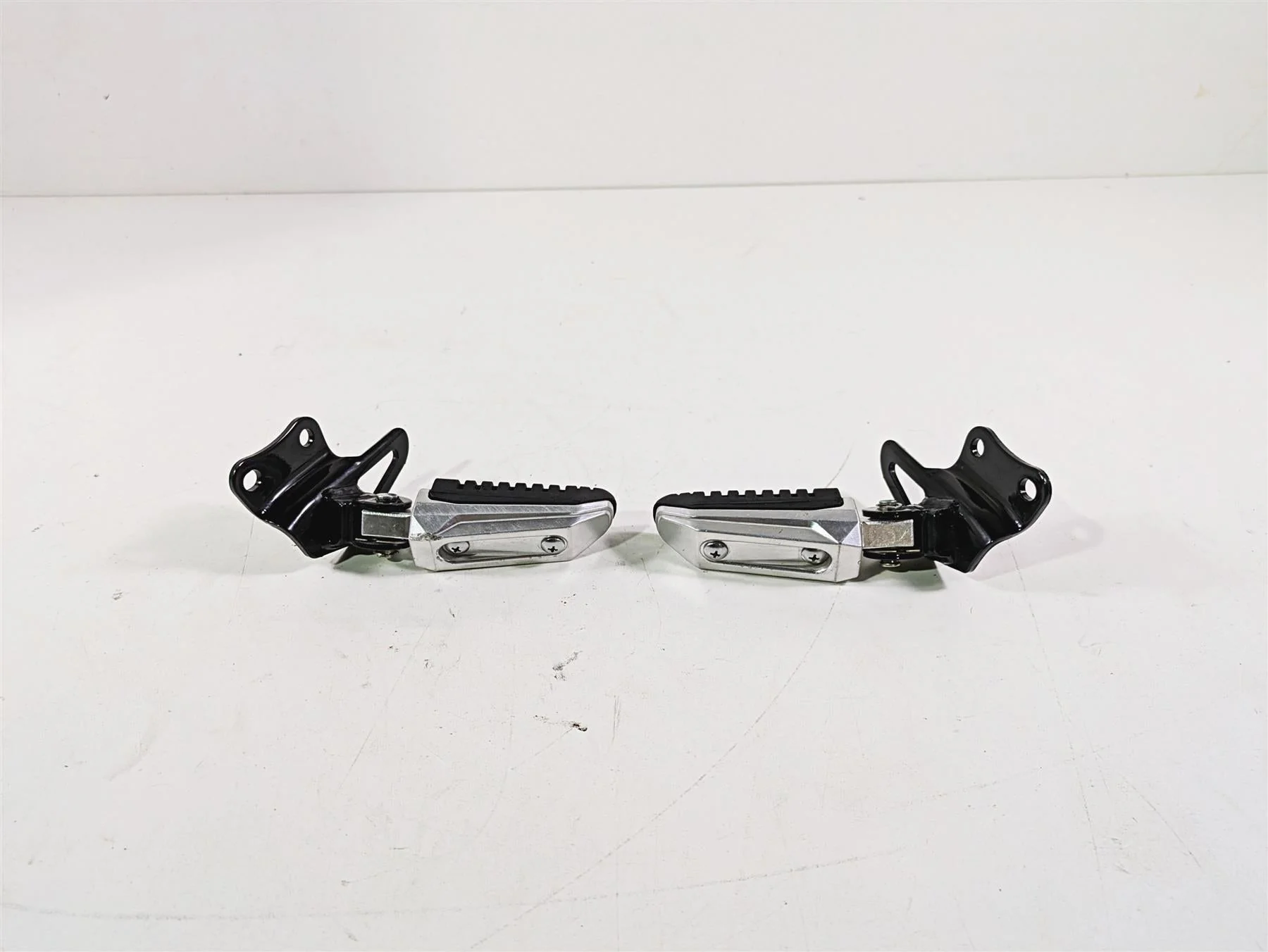 2016 Suzuki M109R VZR1800 Boulevard Rear Passenger Footpeg Set 43600-48G00 - Image 7