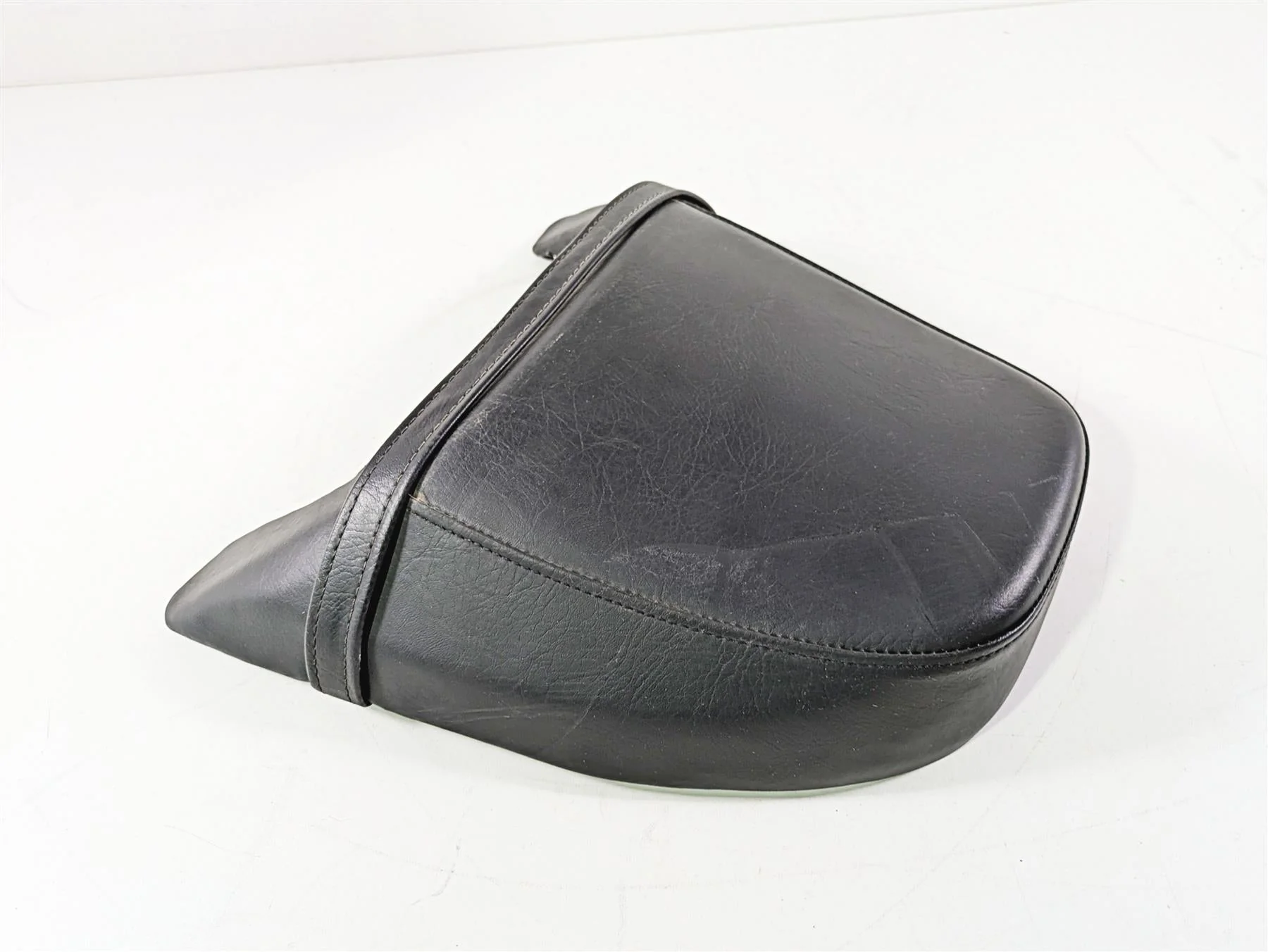 2016 Suzuki M109R VZR1800 Boulevard Rear Seat Saddle - Read 281322 45300-48G00 - Image 11