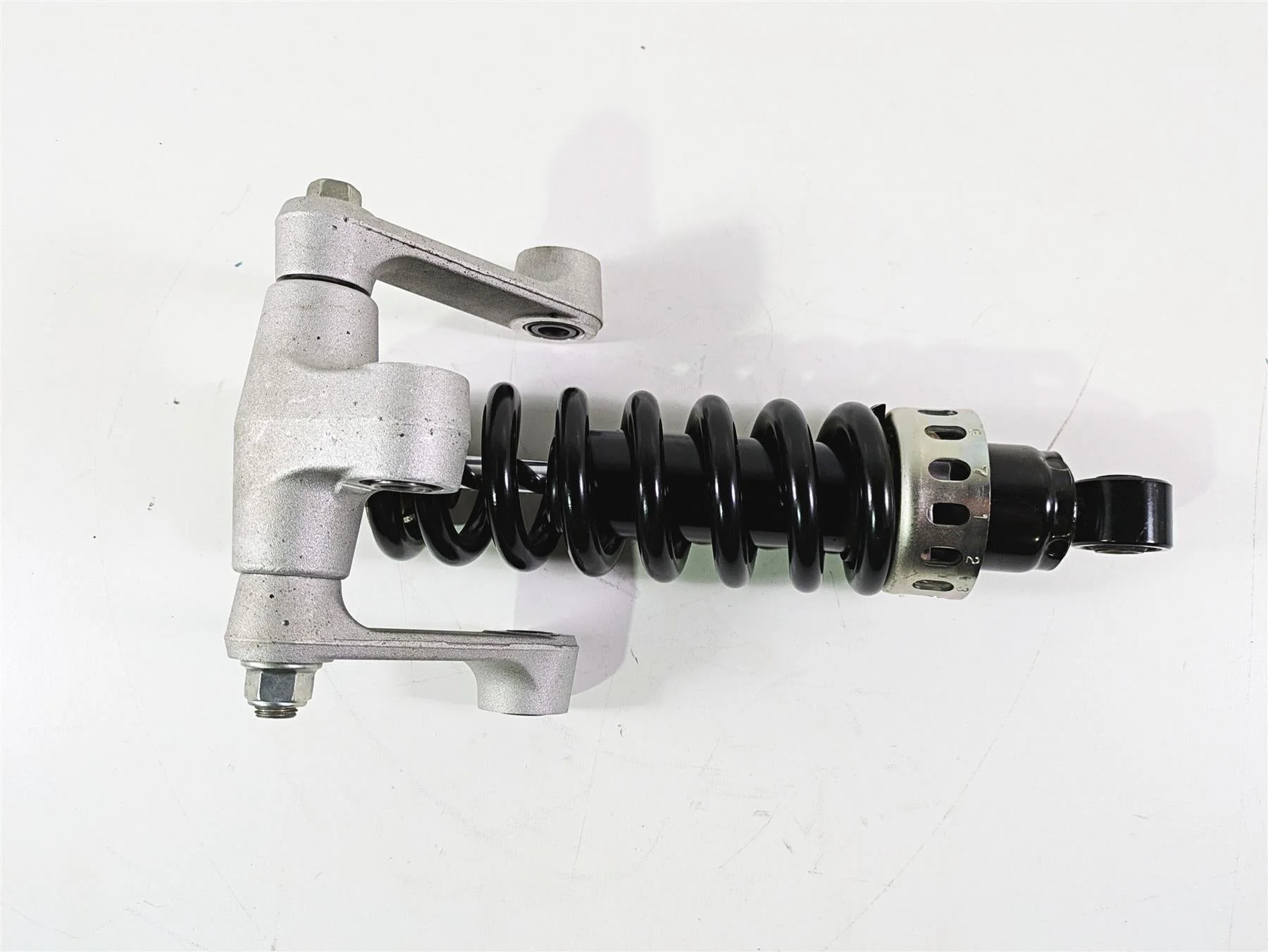 2016 Suzuki M109R VZR1800 Boulevard Rear Shock Suspension Damper 62100-48GB0 - Image 3