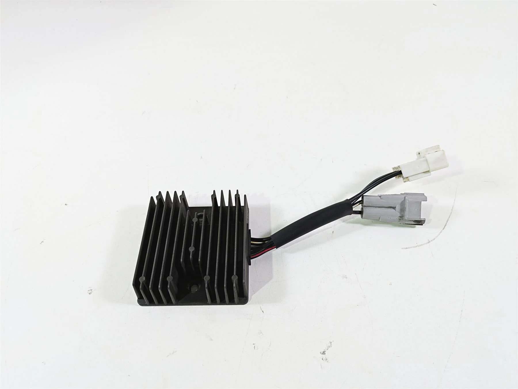 2016 Suzuki M109R VZR1800 Boulevard Rectifier Voltage Regulator 32800-10G30 - Image 2