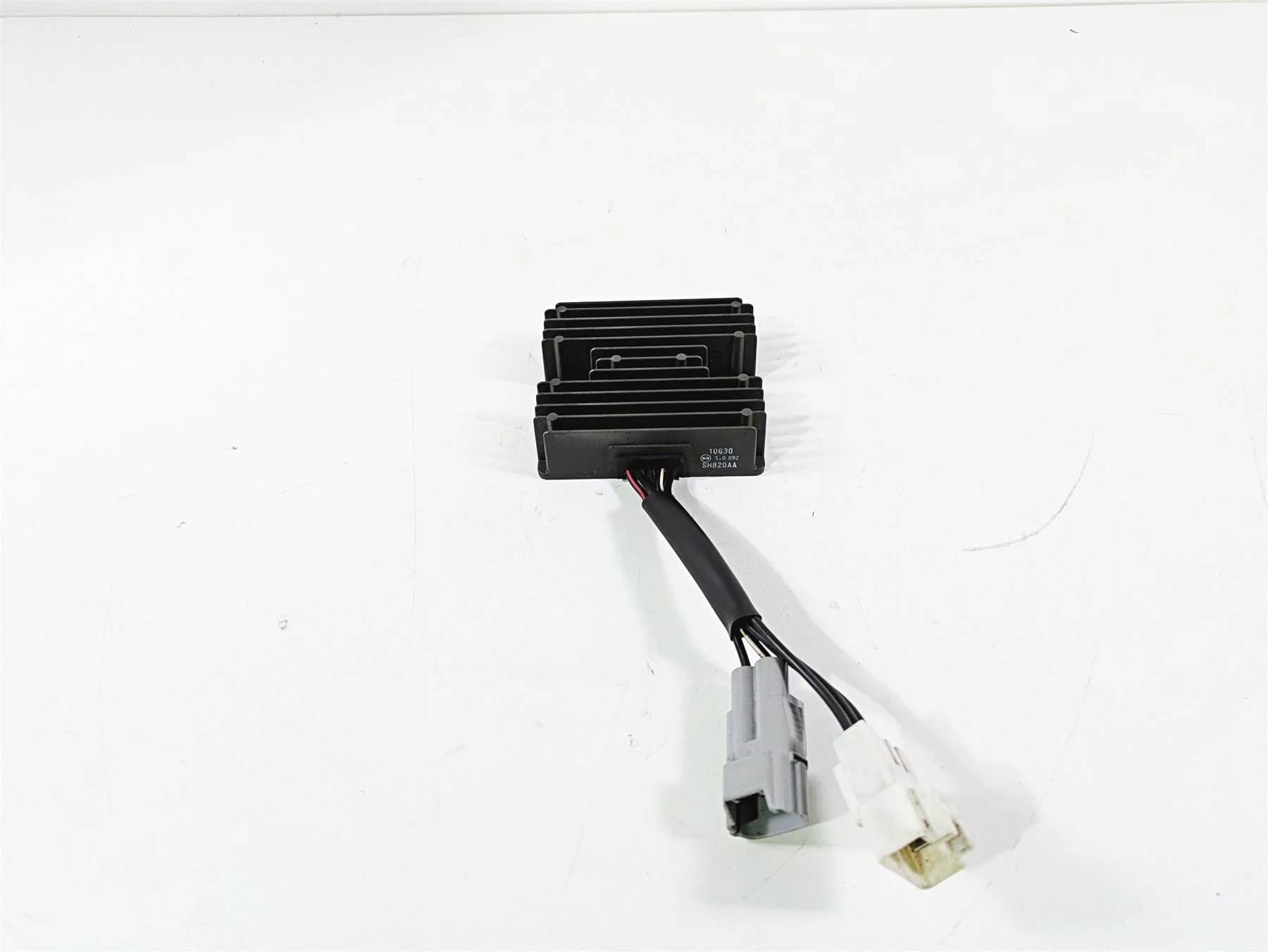 2016 Suzuki M109R VZR1800 Boulevard Rectifier Voltage Regulator 32800-10G30 - Image 3