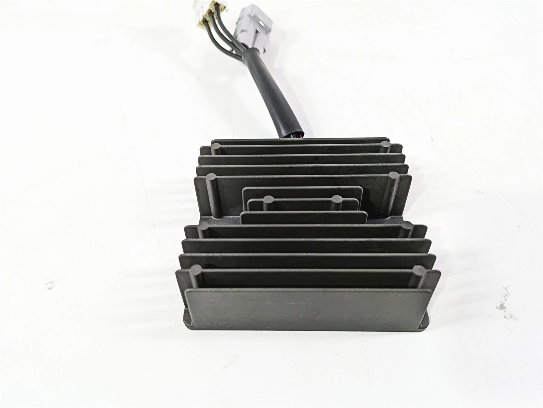 2016 Suzuki M109R VZR1800 Boulevard Rectifier Voltage Regulator 32800-10G30 - Image 6