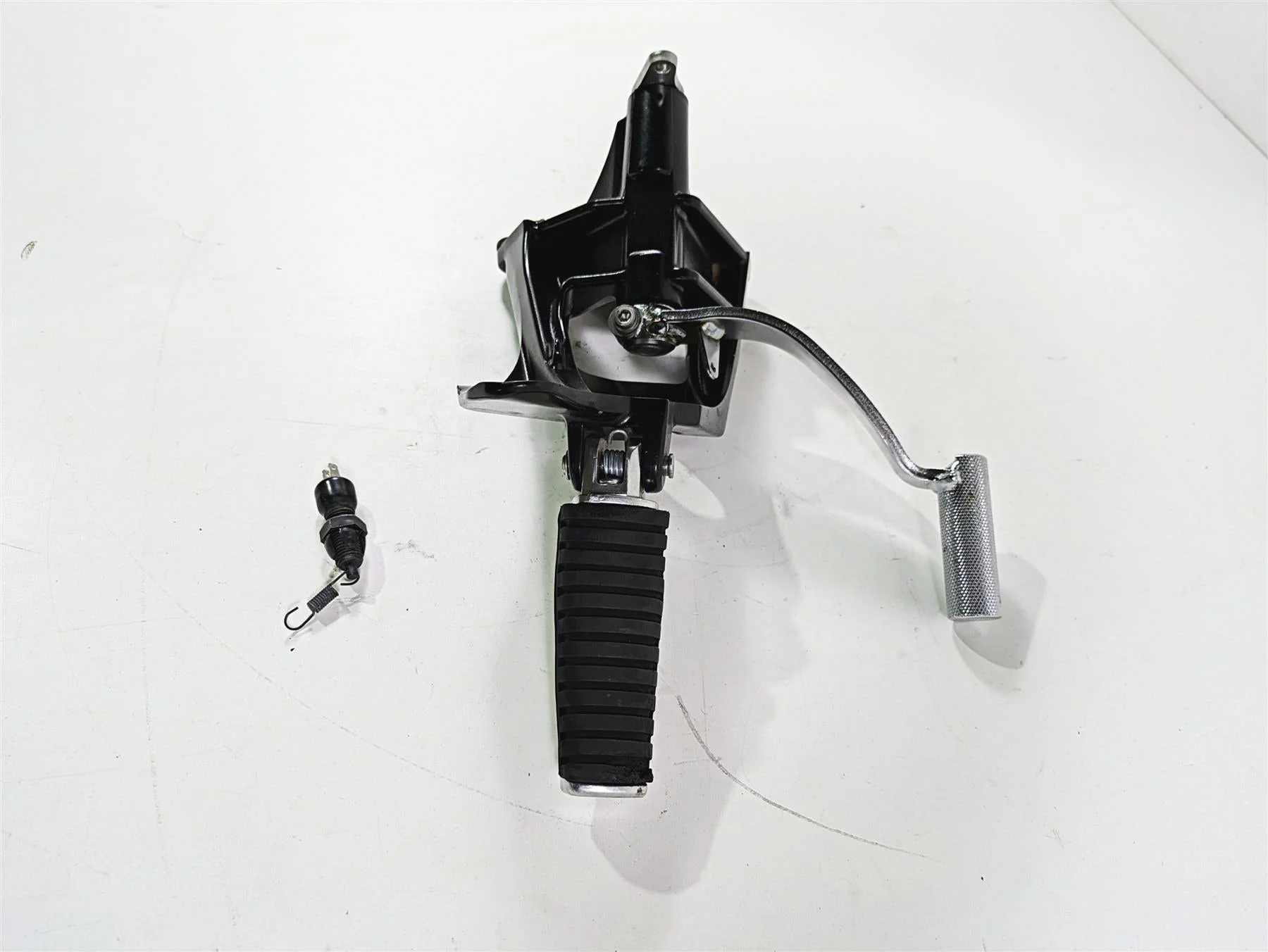 2016 Suzuki M109R VZR1800 Boulevard Right Front Footpeg Brake Pedal 43511-48G10 - Image 3