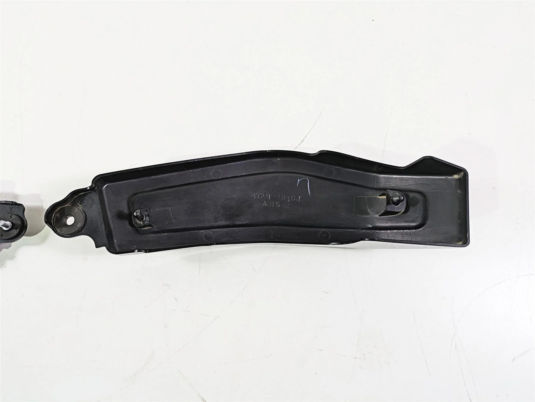 2016 Suzuki M109R VZR1800 Boulevard Swingarm Side Cover Set 47140-48G10-019 - Image 10