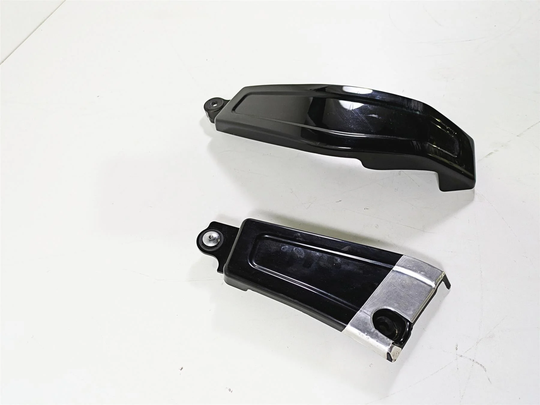 2016 Suzuki M109R VZR1800 Boulevard Swingarm Side Cover Set 47140-48G10-019 - Image 3