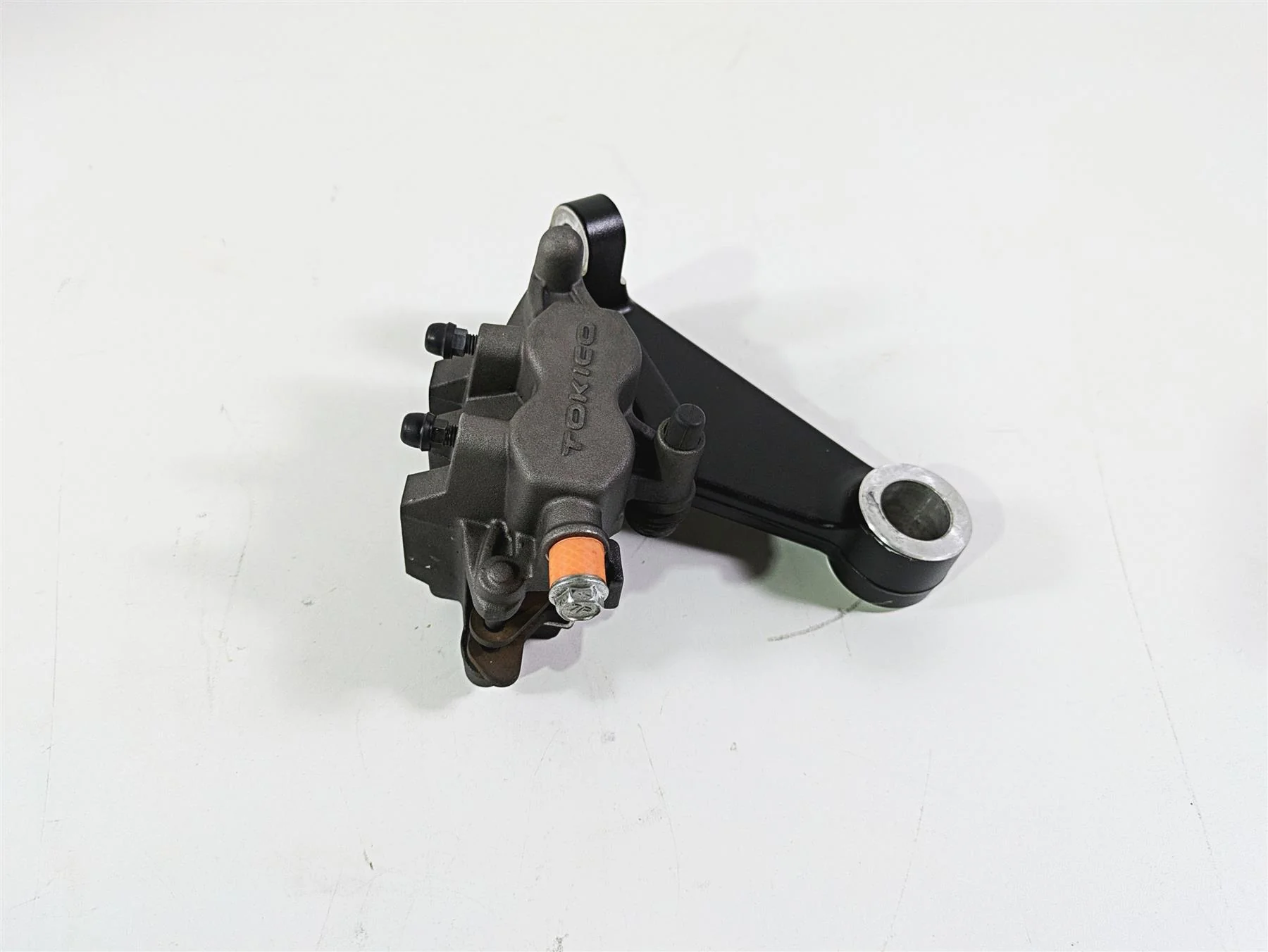 2016 Suzuki M109R VZR1800 Boulevard Tokico Rear Brake Caliper 69100-01D40 - Image 4