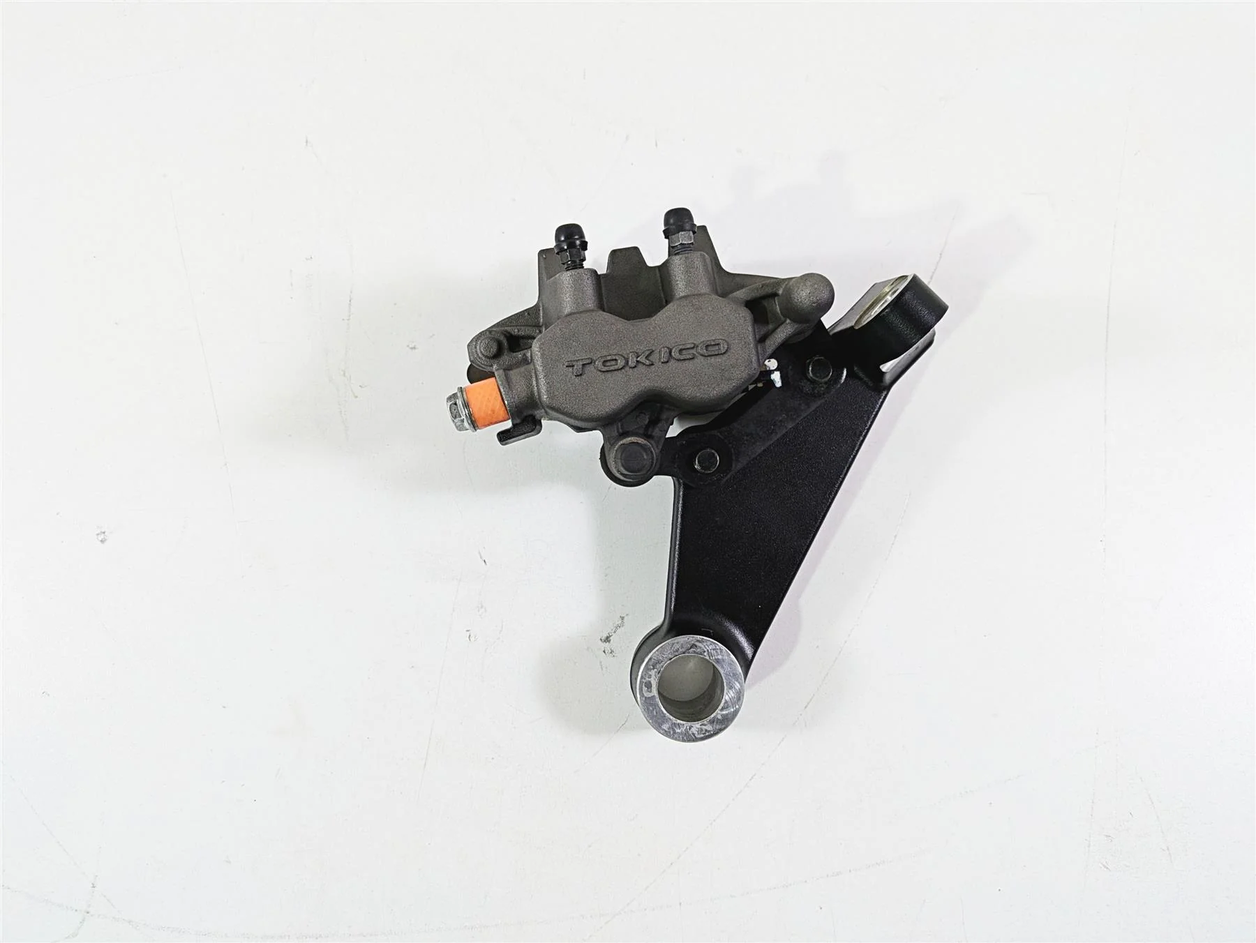 2016 Suzuki M109R VZR1800 Boulevard Tokico Rear Brake Caliper 69100-01D40 - Image 5