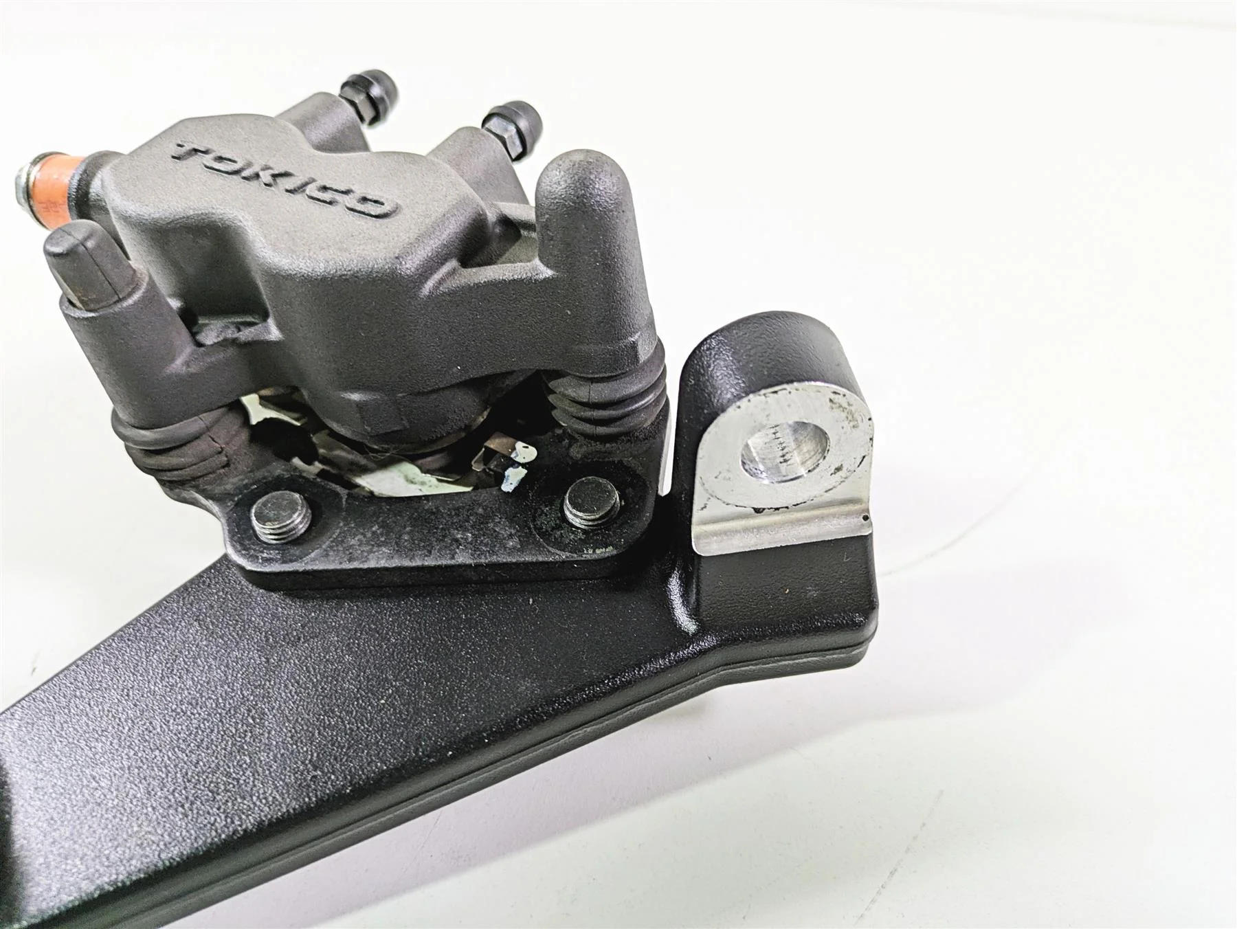 2016 Suzuki M109R VZR1800 Boulevard Tokico Rear Brake Caliper 69100-01D40 - Image 9