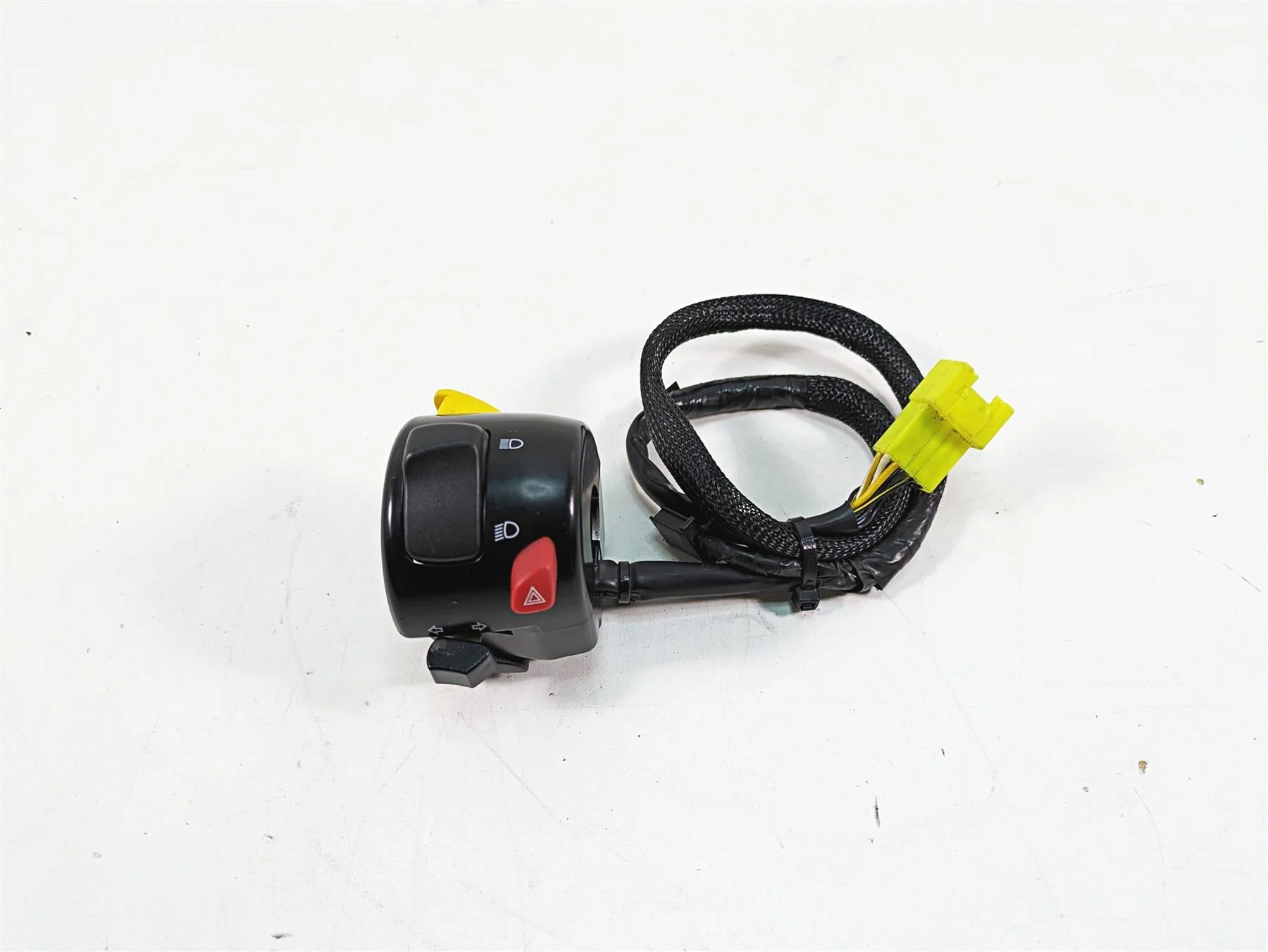 2016 Suzuki M109R VZR1800 Left Hand Turn Signal Control Switch 37400-48GB0