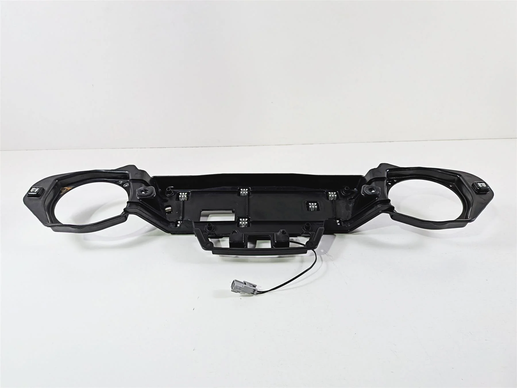 2016 Victory Cross Country Dash Panel & Speaker Mount Cover 5437065 - Image 2