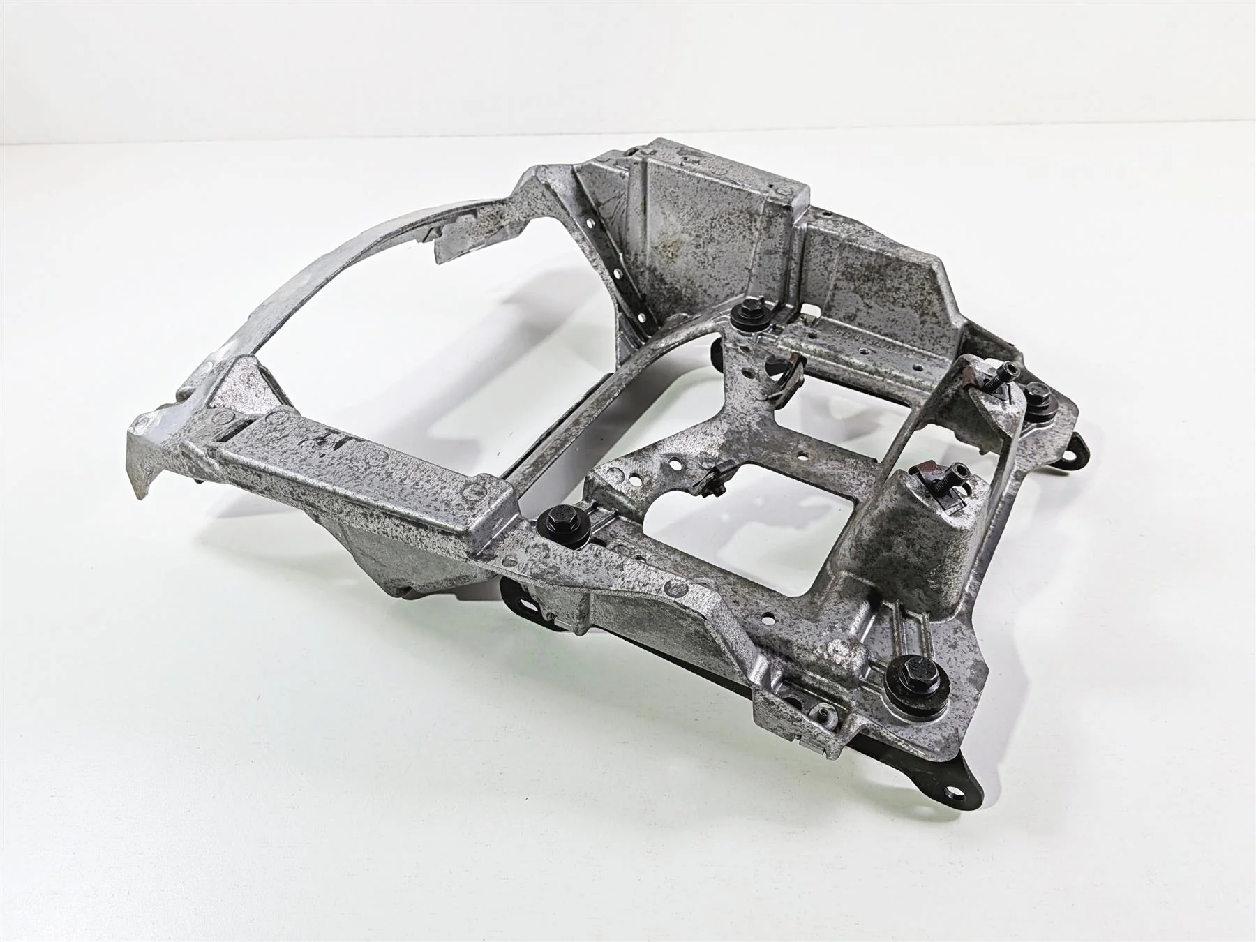 2016 Victory Cross Country Front Fairing Support Stay Holder Carrier 5136536 - Image 10