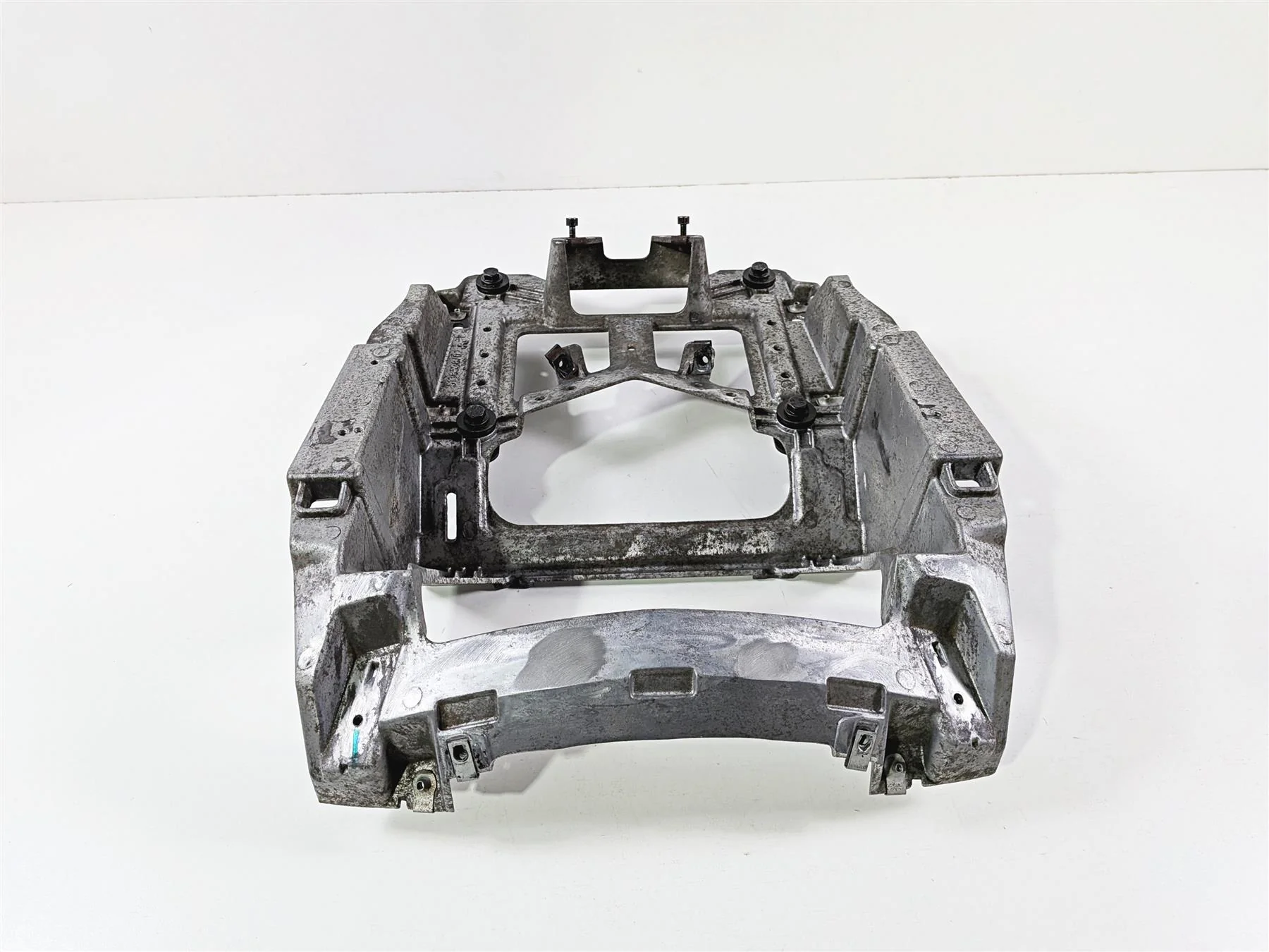 2016 Victory Cross Country Front Fairing Support Stay Holder Carrier 5136536 - Image 11