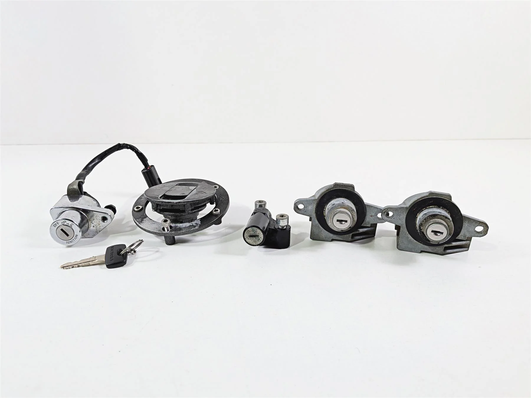 2016 Victory Cross Country Ignition Switch Key Lock Set 4012943 4012944 - Image 2
