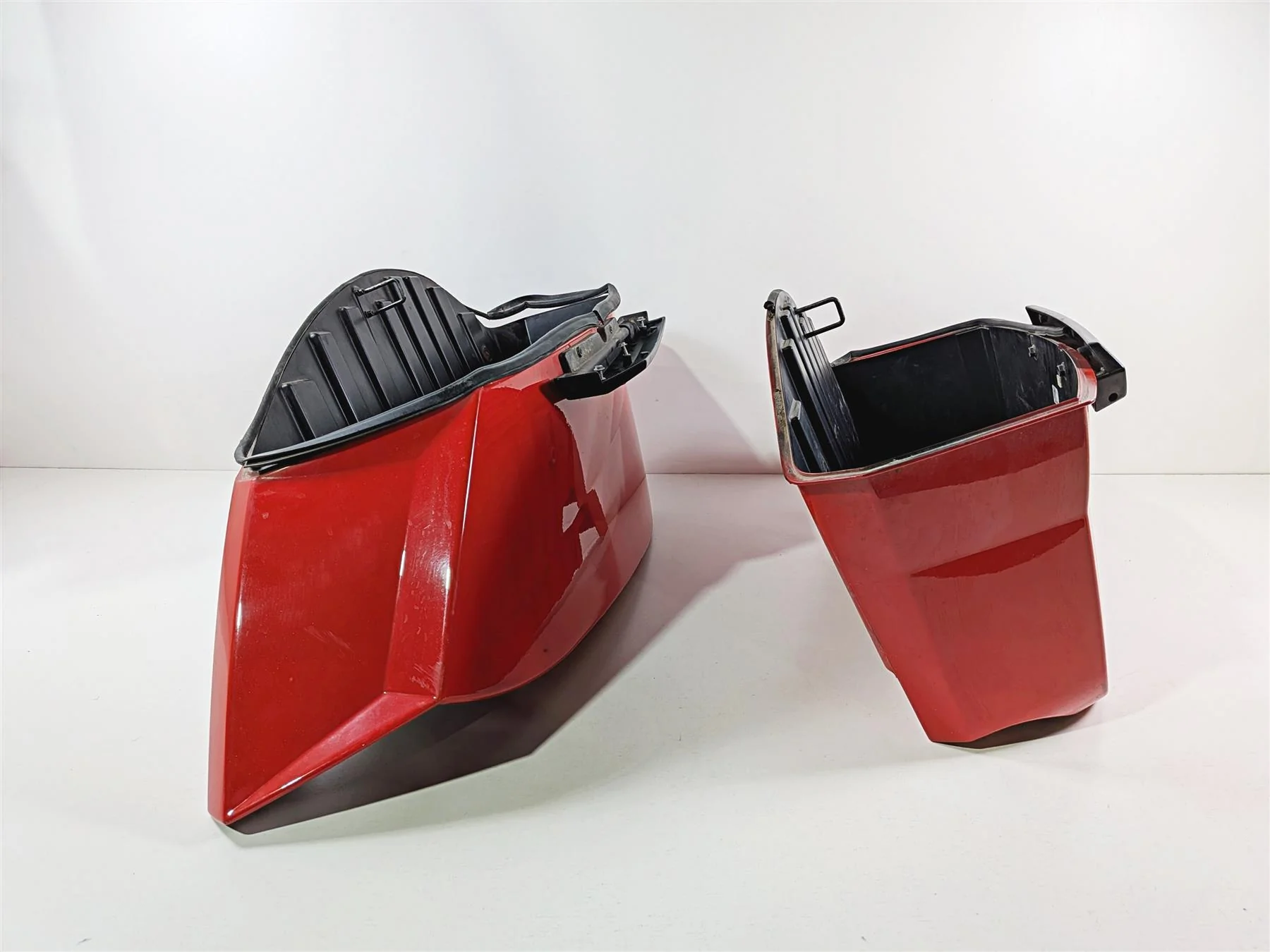 2016 Victory Cross Country Left Right Saddlebag Set - Red 5438372 5438373 - Image 2