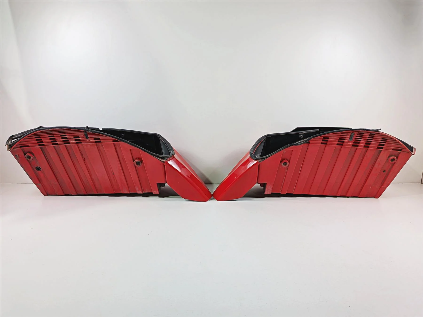2016 Victory Cross Country Left Right Saddlebag Set - Red 5438372 5438373 - Image 3