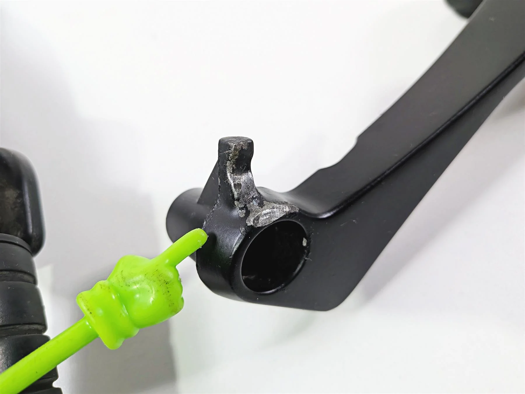 2016 Victory Cross Country Rear Passenger Footpeg Set 5136384 5136385 - Image 10