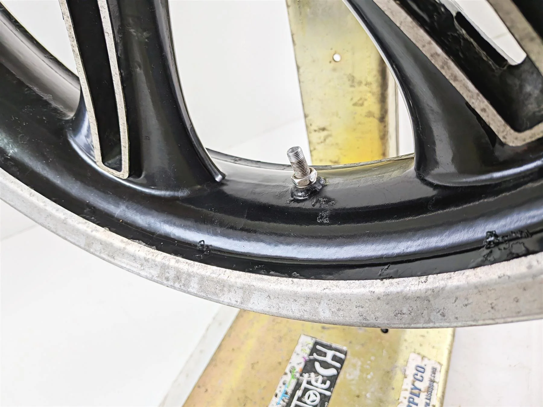 2016 Victory Cross Country Straight Front Wheel Rim 18x3.5 1521383 - Image 9
