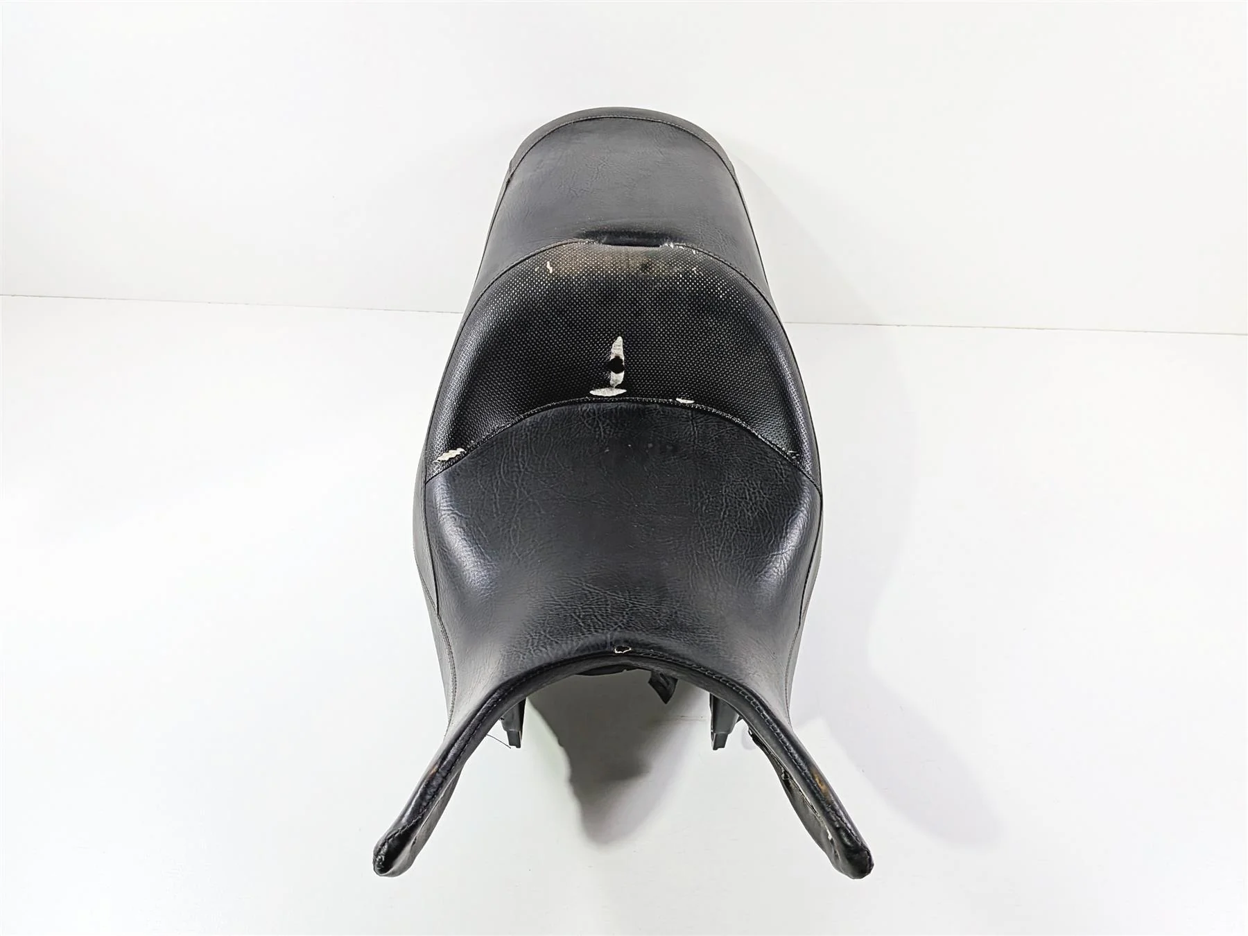 2016 Victory Cross Country Unheated Seat Saddle 1017680 - Image 6