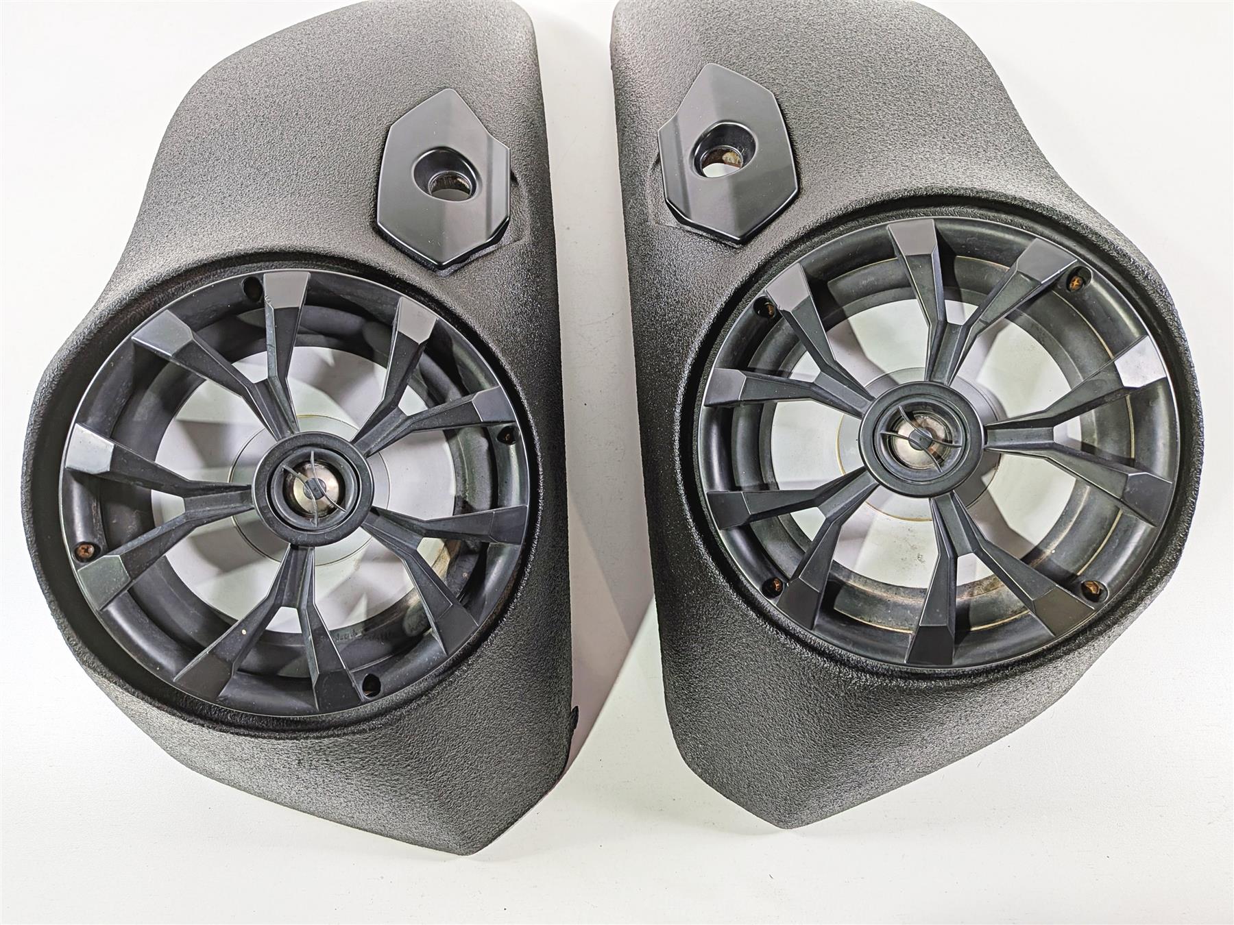 2016 Victory Cross Country Wrinkle Black Saddlebag Lid & Speaker Set - Image 10