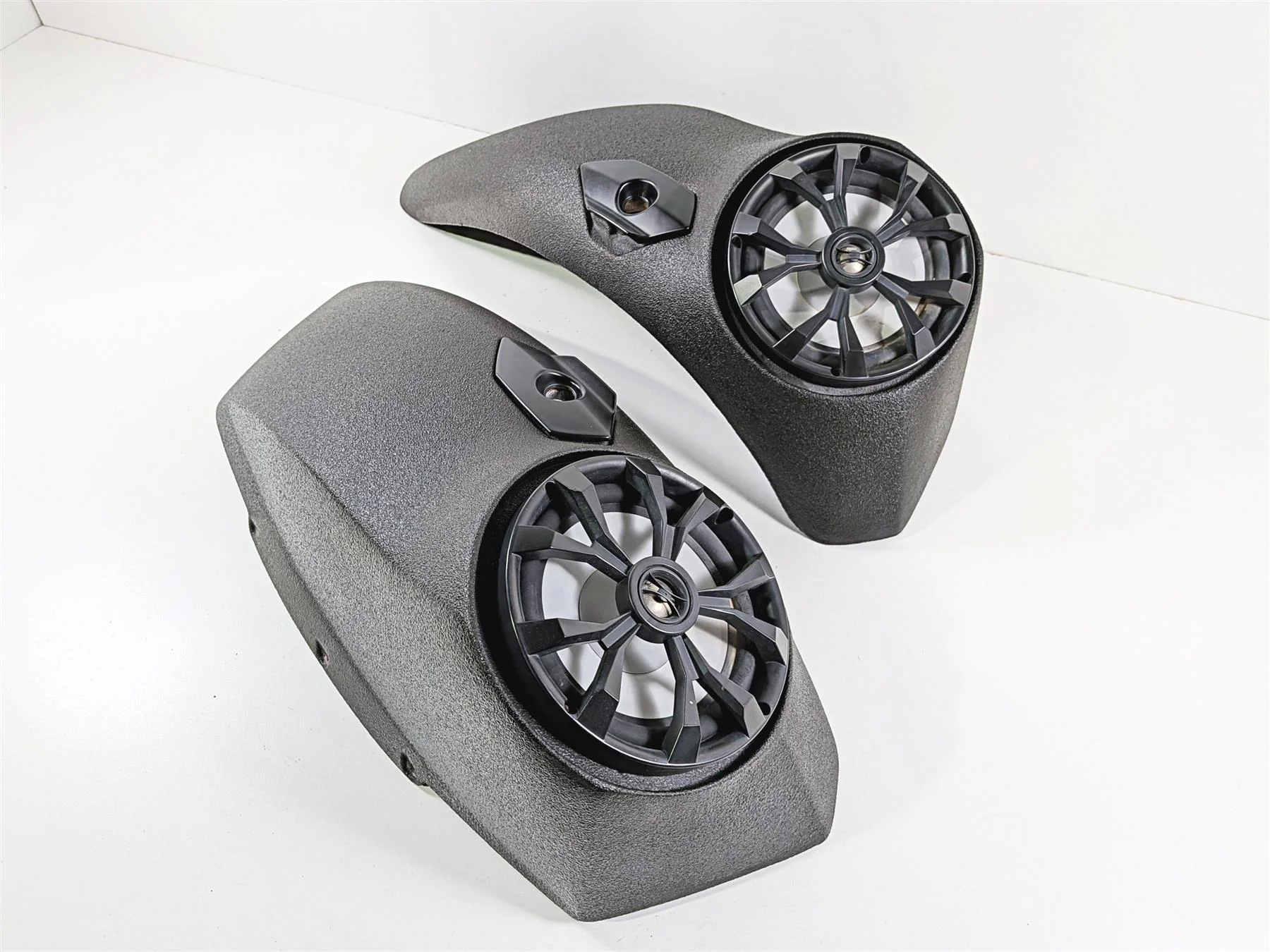 2016 Victory Cross Country Wrinkle Black Saddlebag Lid & Speaker Set - Image 12