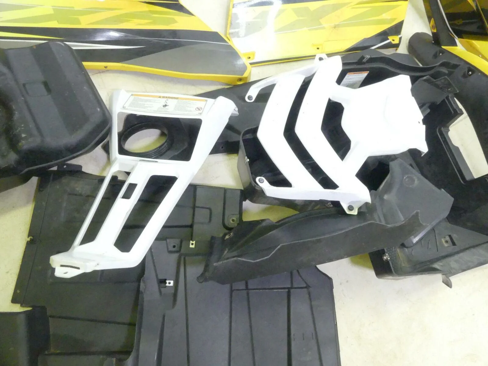 2016 Yamaha YXZ1000 R EPS Body Fairing Side Covers Fuel Tank Set 2HC-F4110 - Image 3