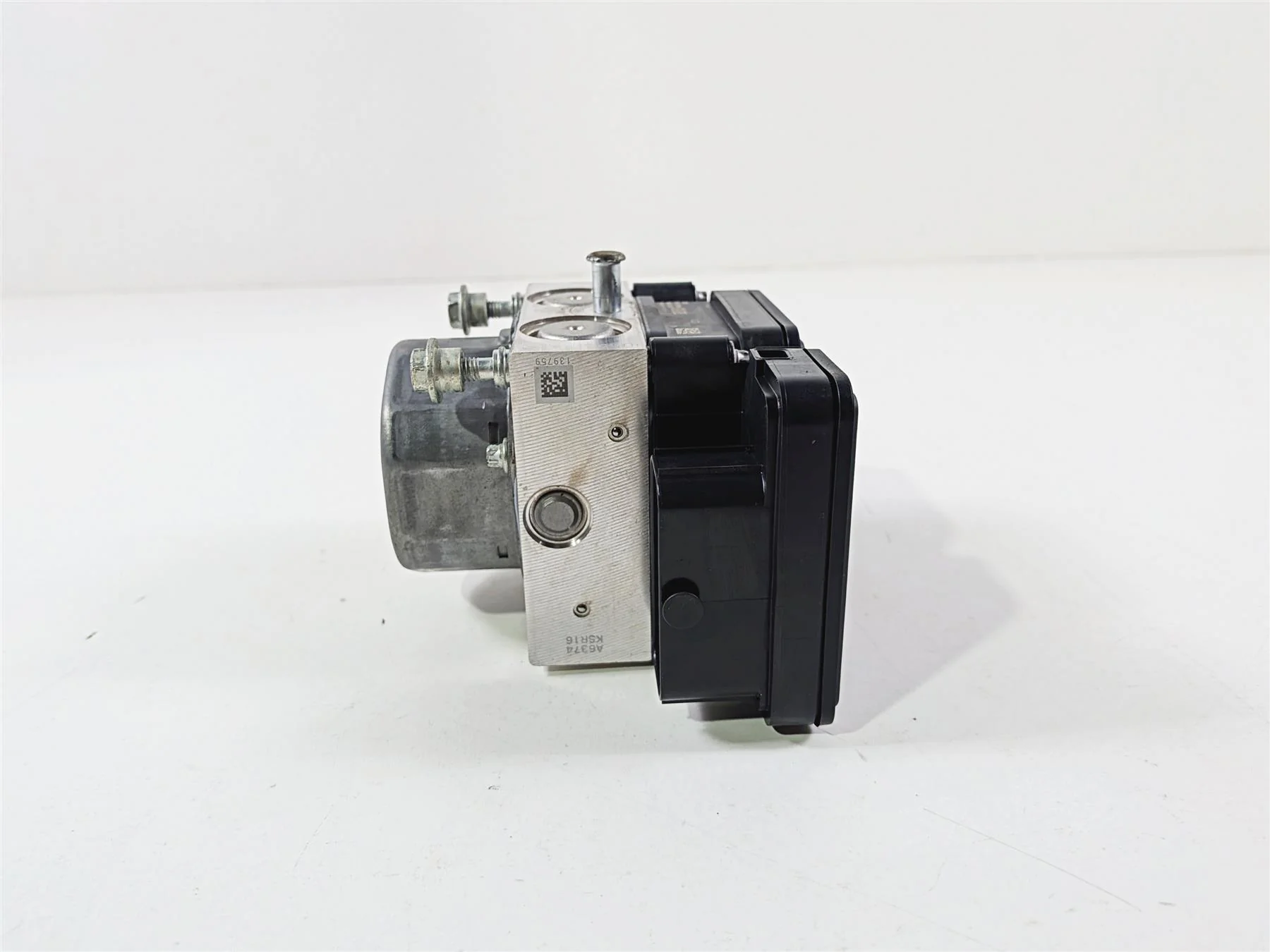 2016 Yamaha YZF R1 RN32 Abs Brake Pump Module Unit 2CR-85930-09-00 - Image 6