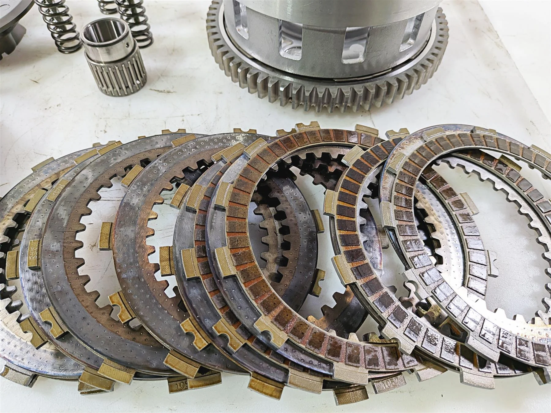 2016 Yamaha YZF R1 RN32 Clutch Basket & Friction Disc Set 2CR-16150-00-00 - Image 4