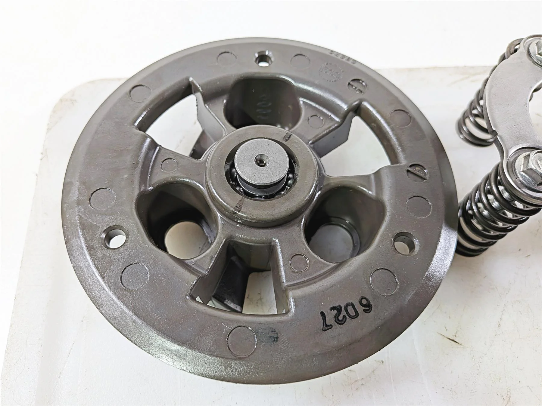 2016 Yamaha YZF R1 RN32 Clutch Basket & Friction Disc Set 2CR-16150-00-00 - Image 6