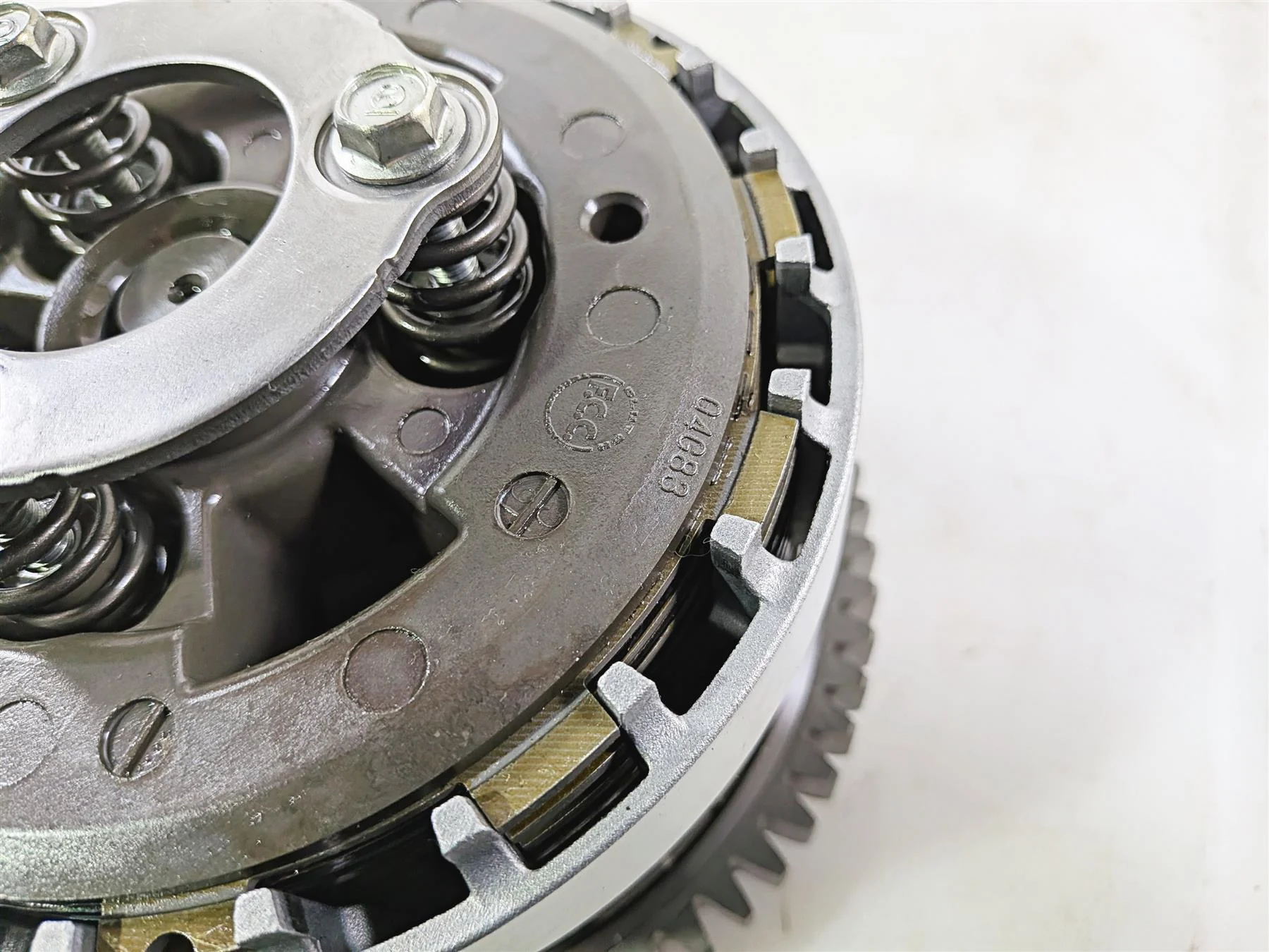 2016 Yamaha YZF R1 RN32 Clutch Basket & Friction Disc Set 2CR-16150-00-00 - Image 8