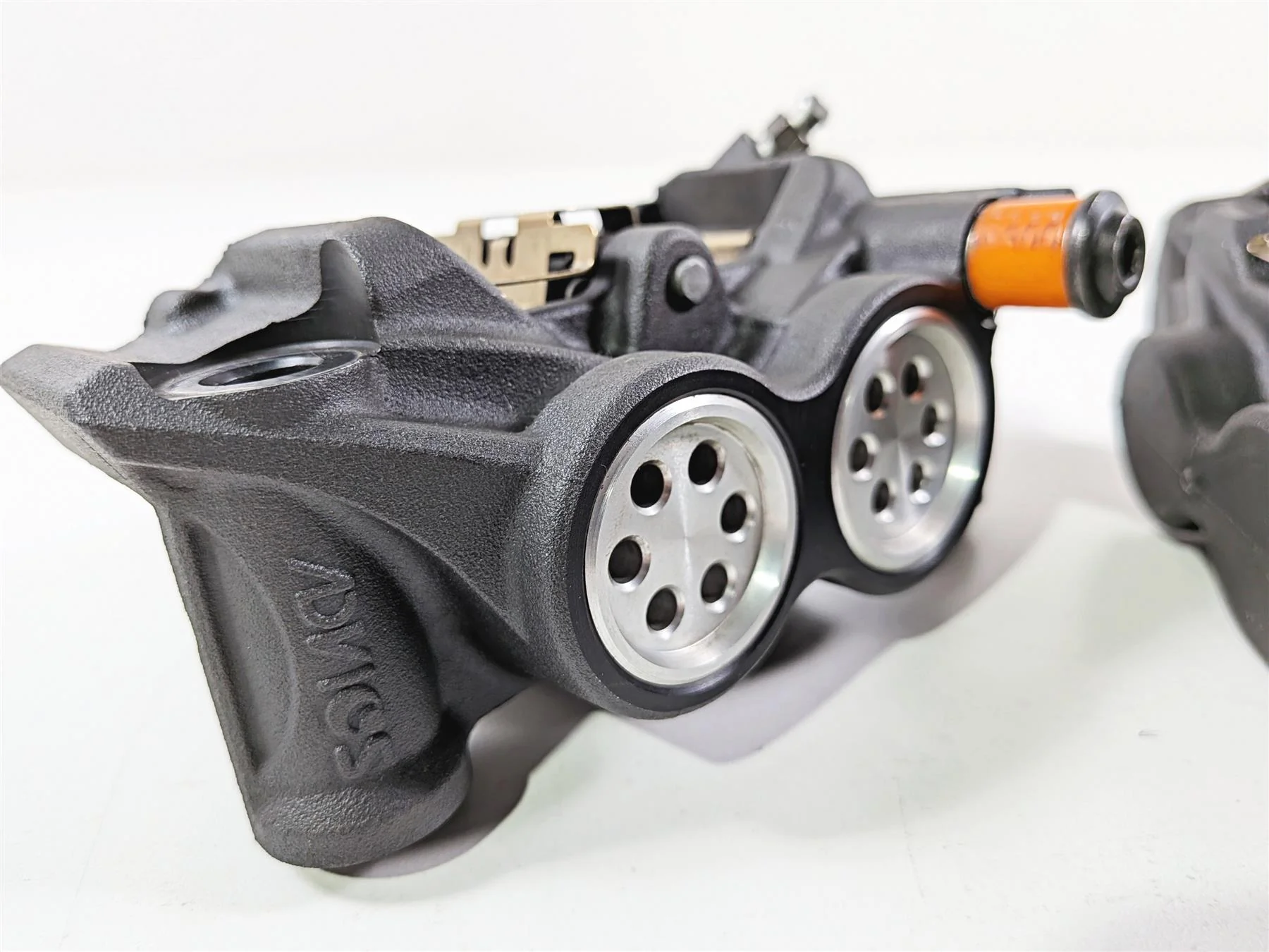 2016 Yamaha YZF R1 RN32 Front Brake Caliper 108mm Set 2CR-2580T-00 2CR-2580U-00 - Image 10