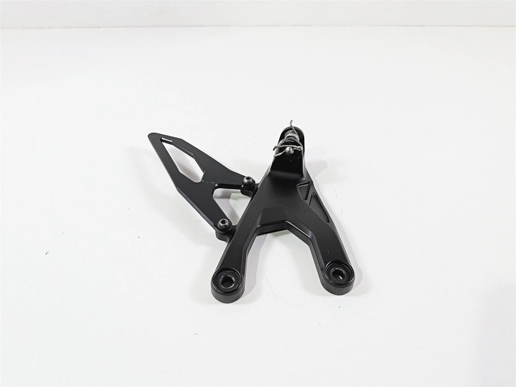 2016 Yamaha YZF R1 RN32 Front Left Foot Peg Mount 2CR-27442-00-00 - Image 3