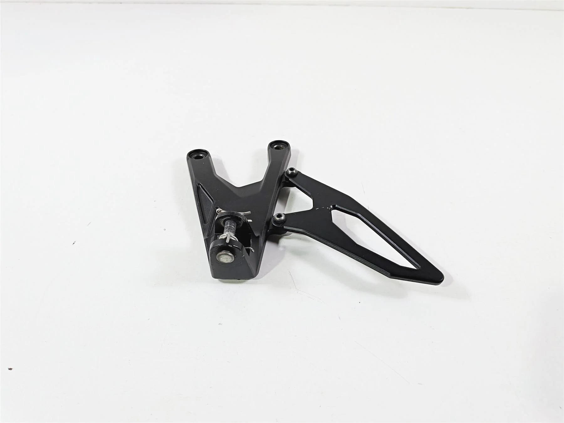 2016 Yamaha YZF R1 RN32 Front Left Foot Peg Mount 2CR-27442-00-00 - Image 5