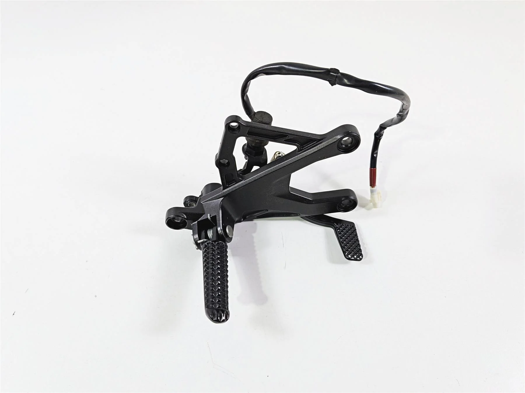2016 Yamaha YZF R1 RN32 Front Right Foot Peg & Brake Pedal 2CR-27443-00-00