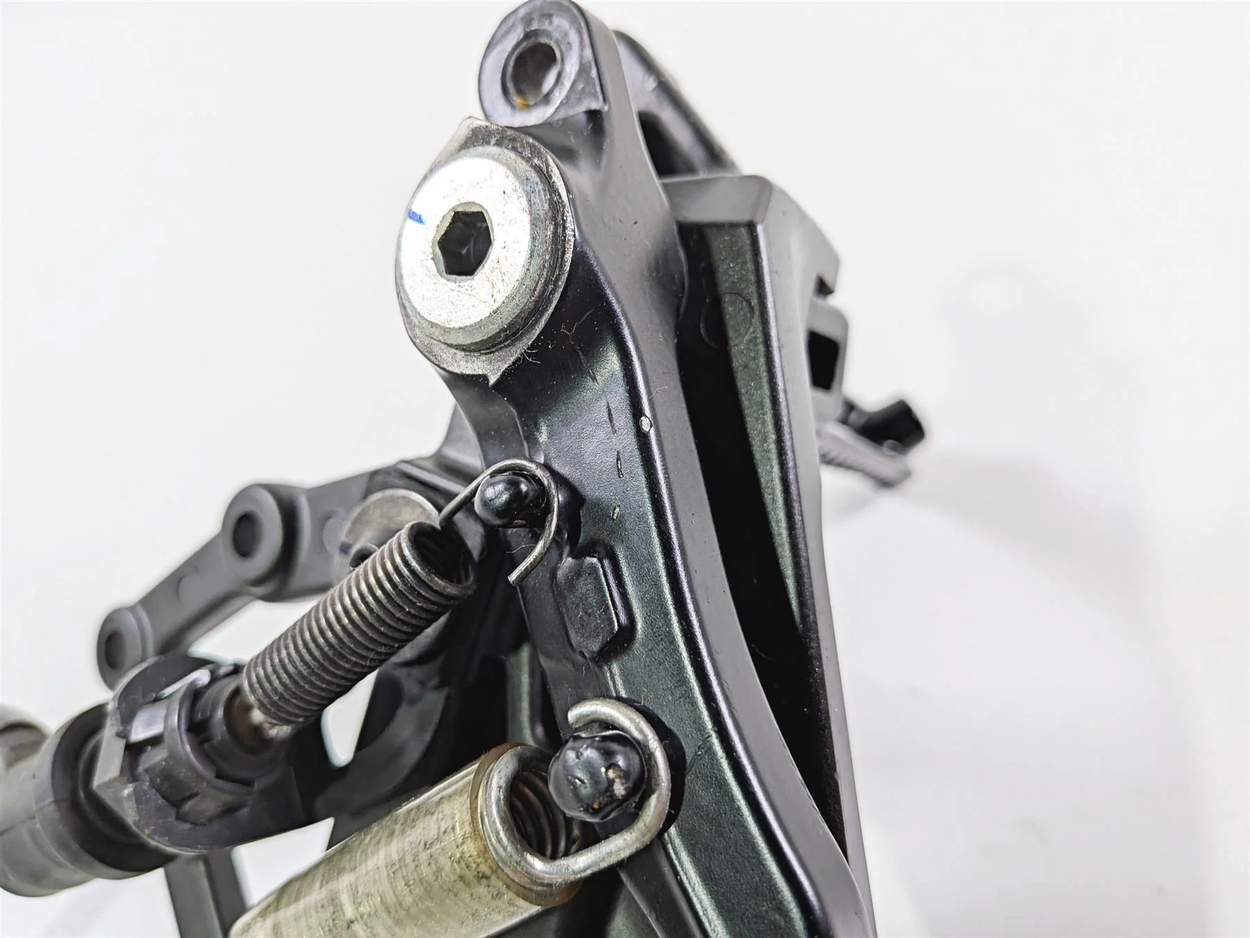 2016 Yamaha YZF R1 RN32 Front Right Foot Peg & Brake Pedal 2CR-27443-00-00 - Image 11