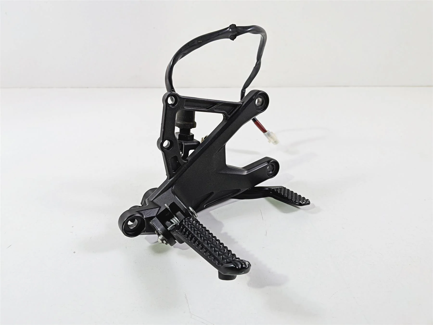 2016 Yamaha YZF R1 RN32 Front Right Foot Peg & Brake Pedal 2CR-27443-00-00 - Image 12