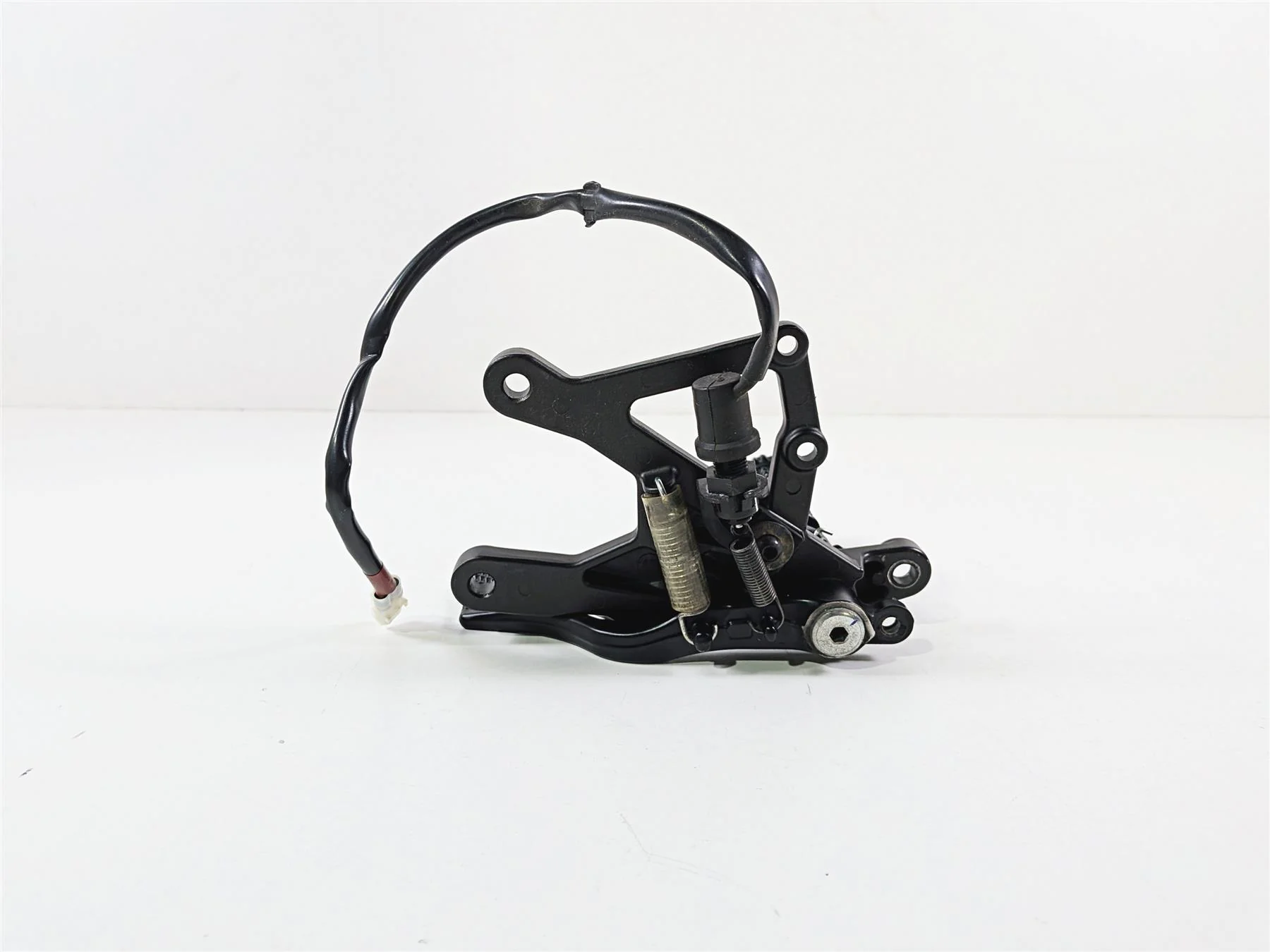 2016 Yamaha YZF R1 RN32 Front Right Foot Peg & Brake Pedal 2CR-27443-00-00 - Image 4