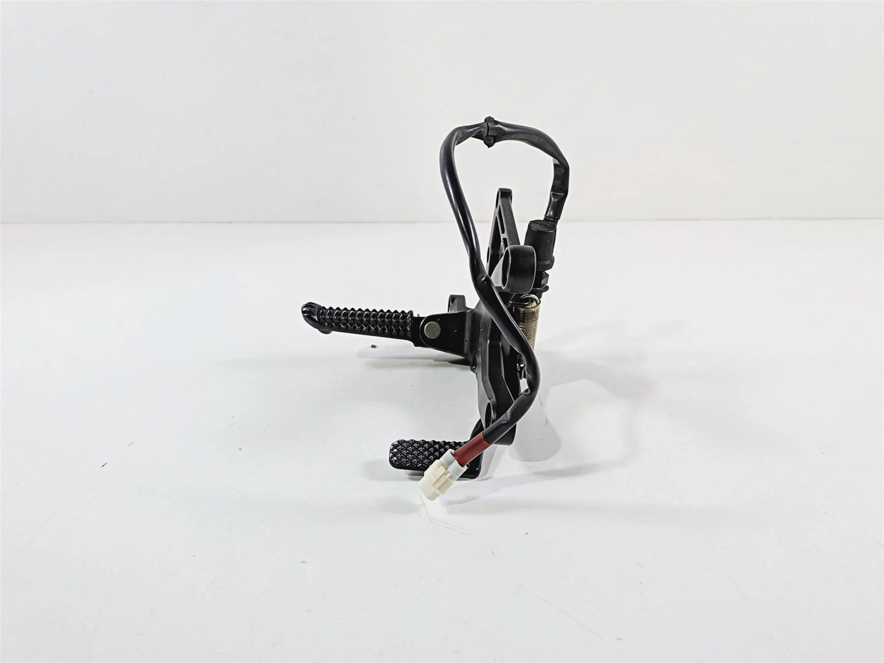2016 Yamaha YZF R1 RN32 Front Right Foot Peg & Brake Pedal 2CR-27443-00-00 - Image 5