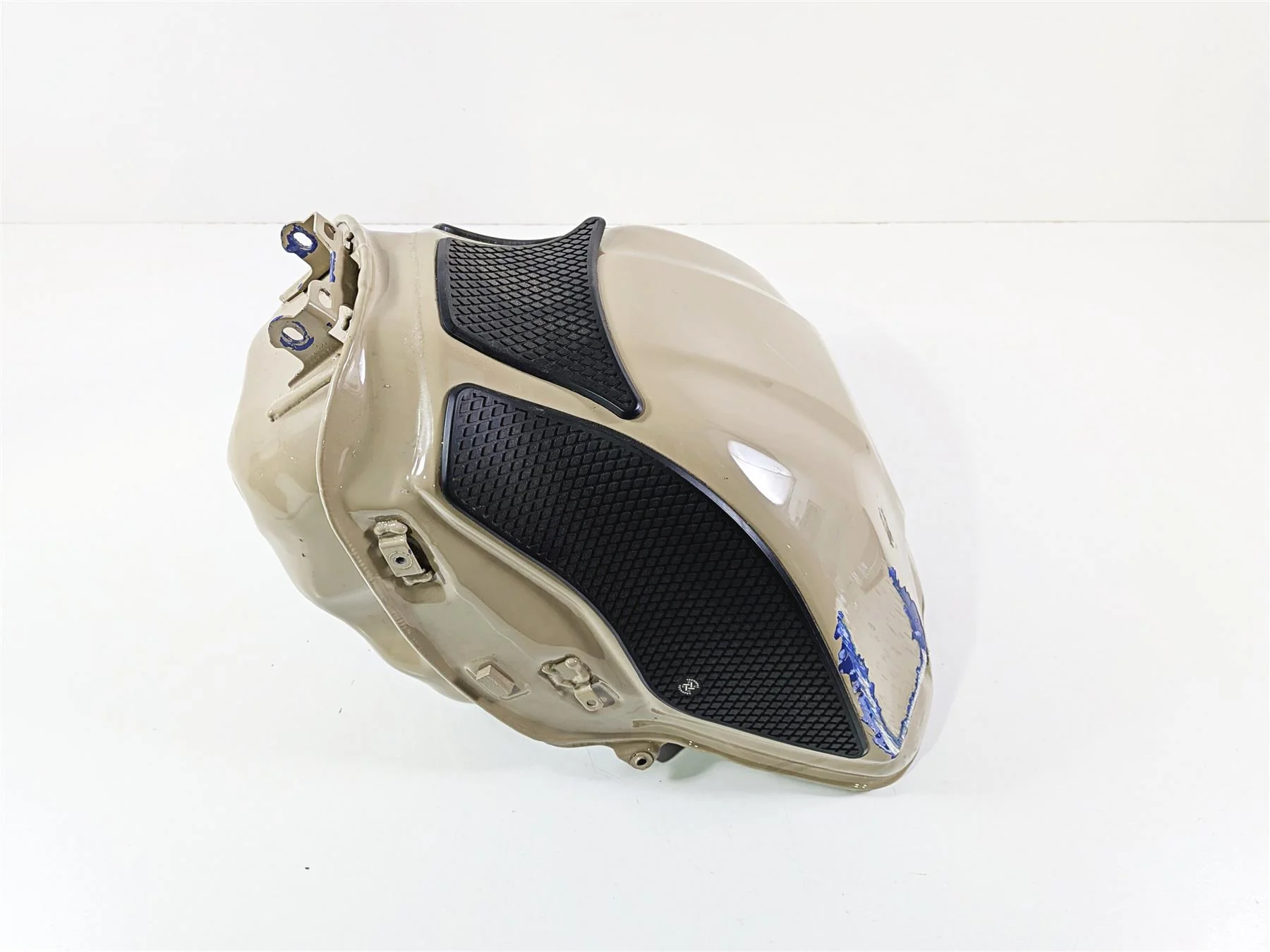 2016 Yamaha YZF R1 RN32 Fuel Gas Petrol Tank 2CR-YK241-00-P4 2CR-24110-00-P3 - Image 10