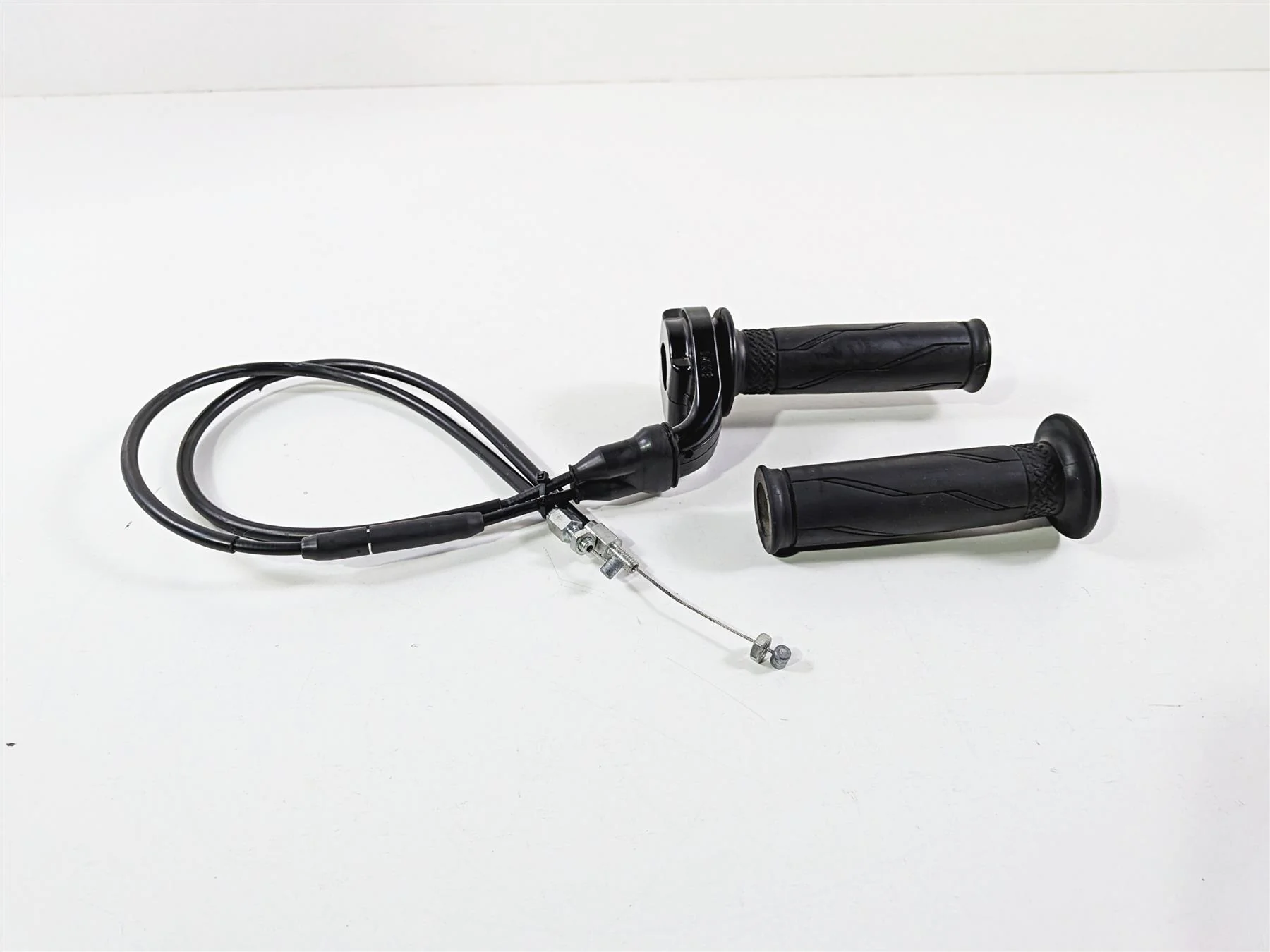 2016 Yamaha YZF R1 RN32 Hand Throttle Grip & Cables 5VY-26281-00-00 - Image 2