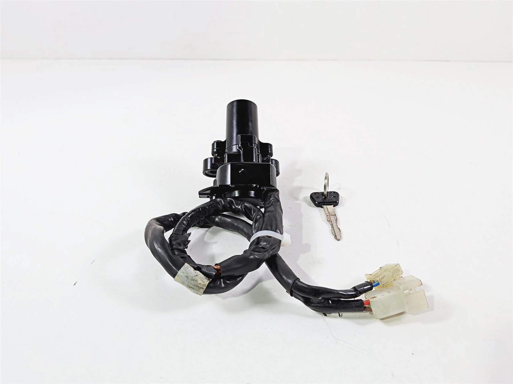 2016 Yamaha YZF R1 RN32 Ignition Switch Key Lock Set 2CR-82501-10-00 - Image 5